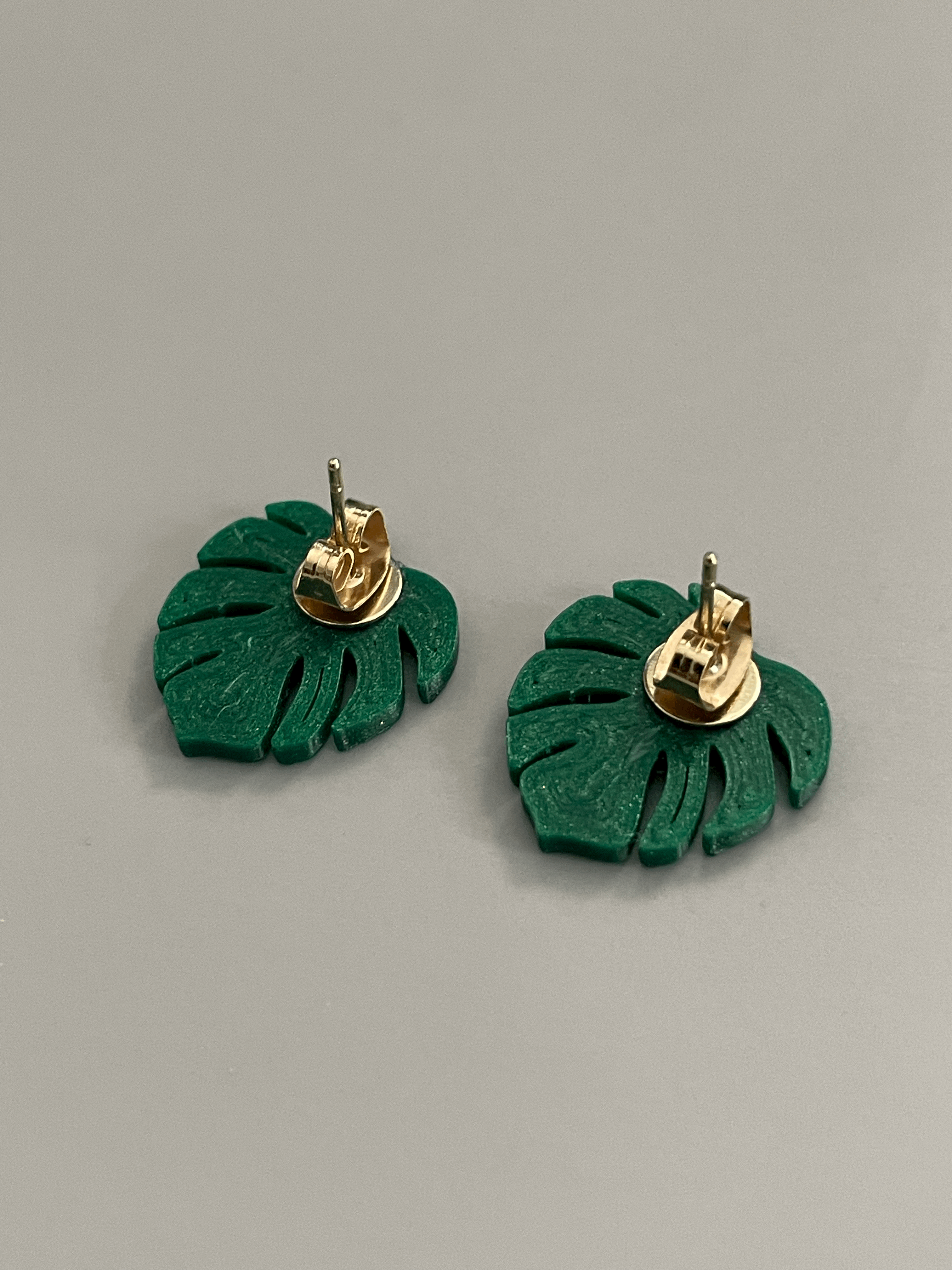 Miniatura 2 do modelo 3D Monstera Leaf Stud Earrings