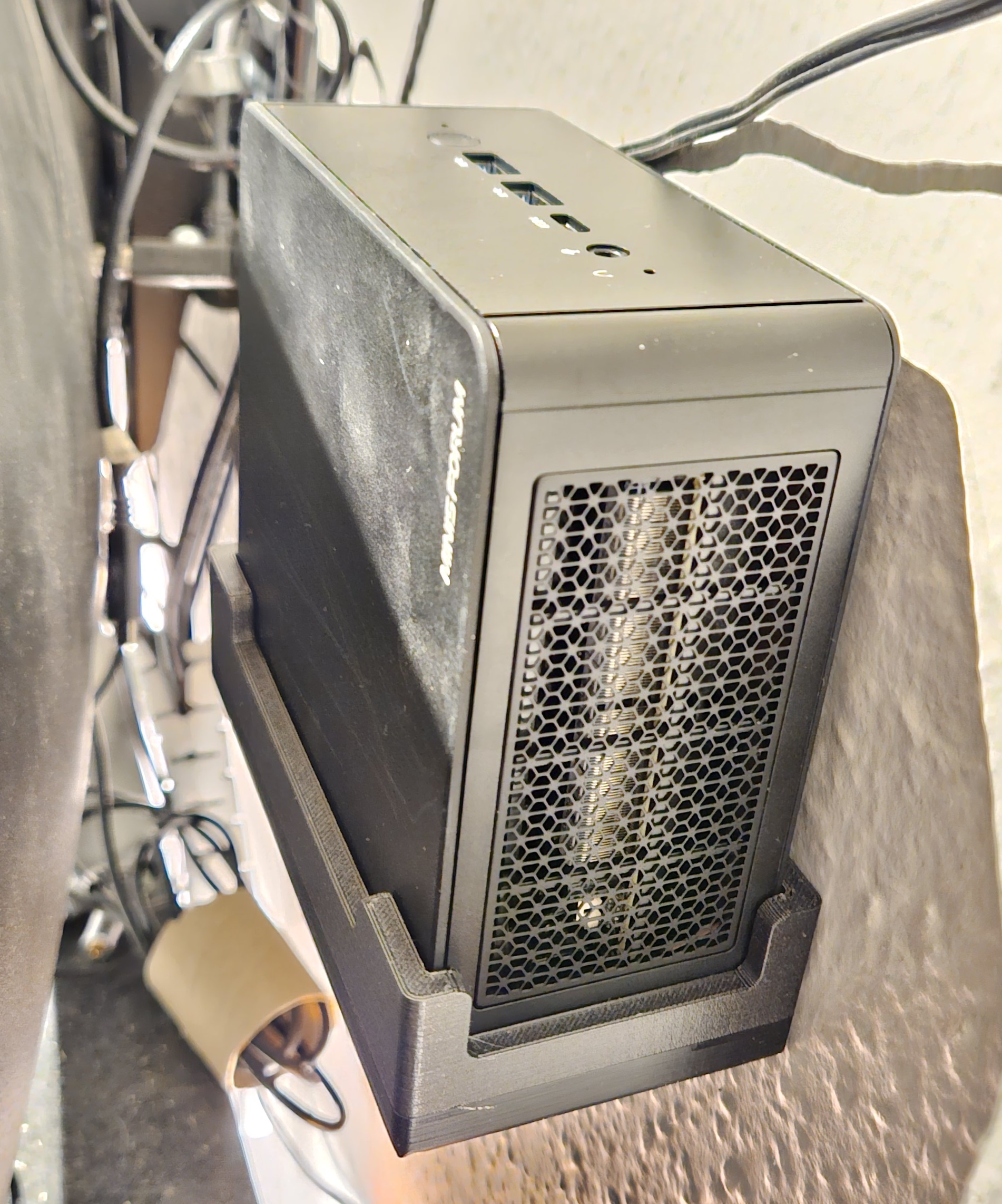 Minisforum UM780 XTX Wallmount