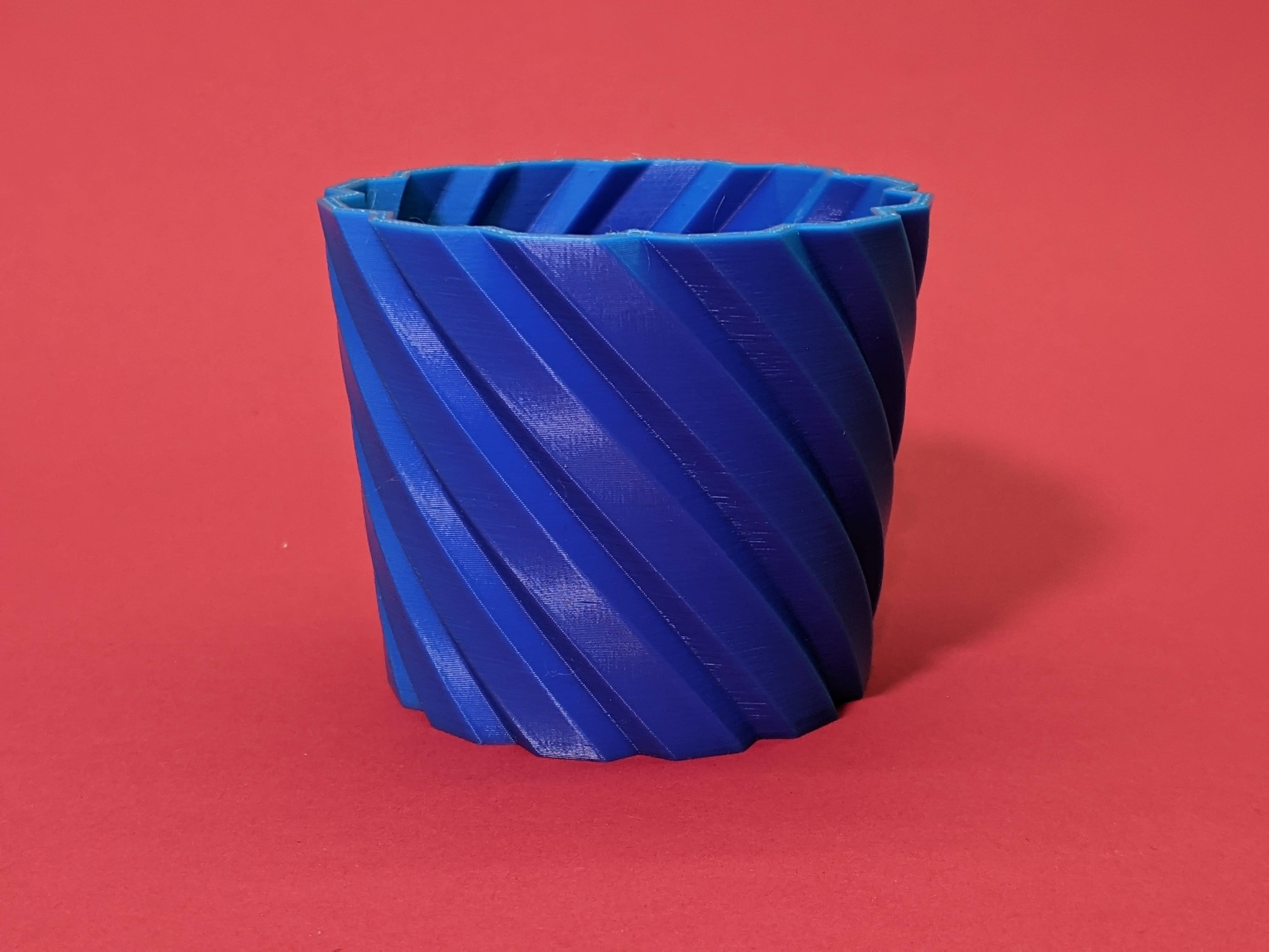 "Hannah" Plant Pot