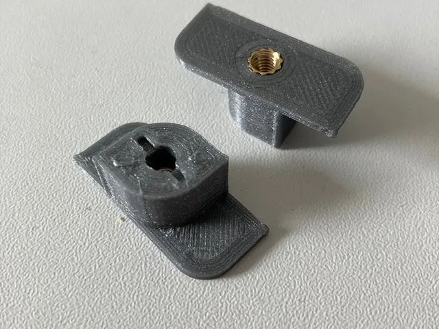 Acoustic panel mounting bracket with threaded heat insert M4x6x6