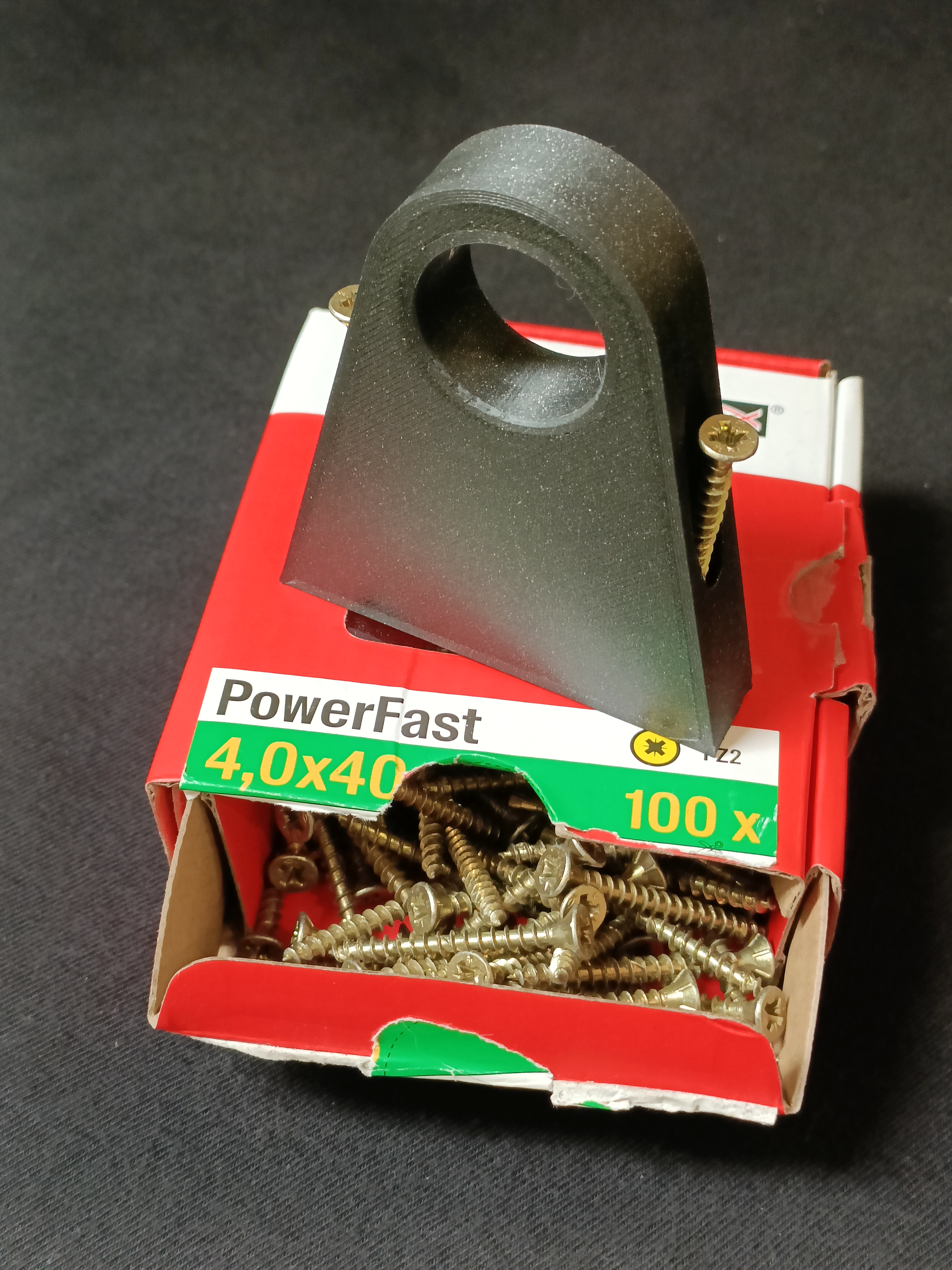 Rod holder / Support de tringle