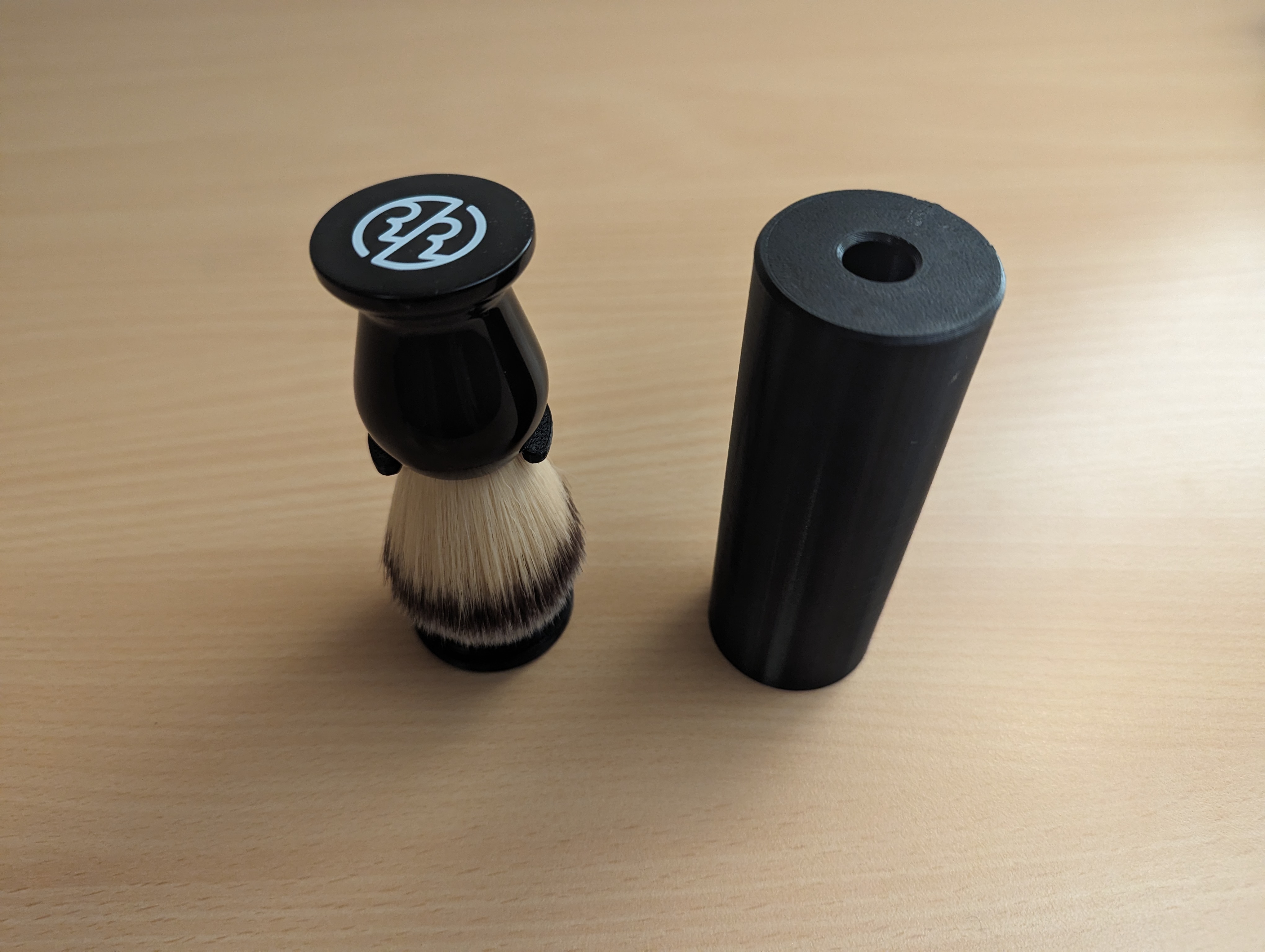 Shaving brush travel case with stand V2 (parametric)