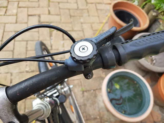 sehr alter Shimano_Schalthebel-Deckel
