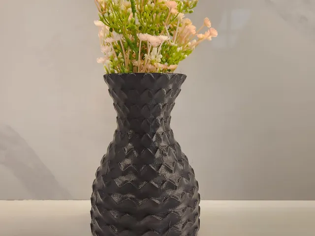 Wavy Vase | Modern and Unique Home Decor