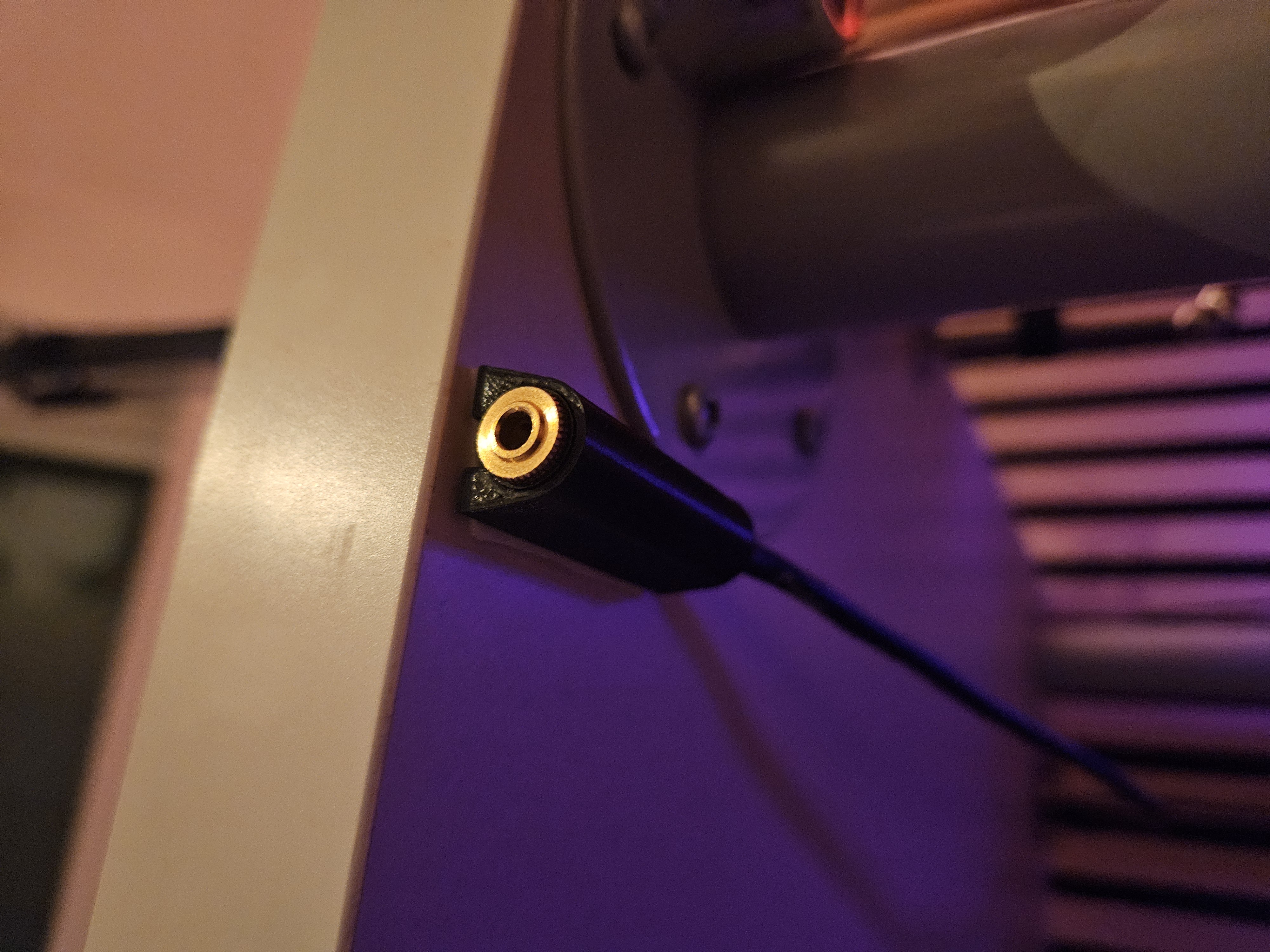 3.5mm Extension Cable Holder for Desk or Wall Mounting