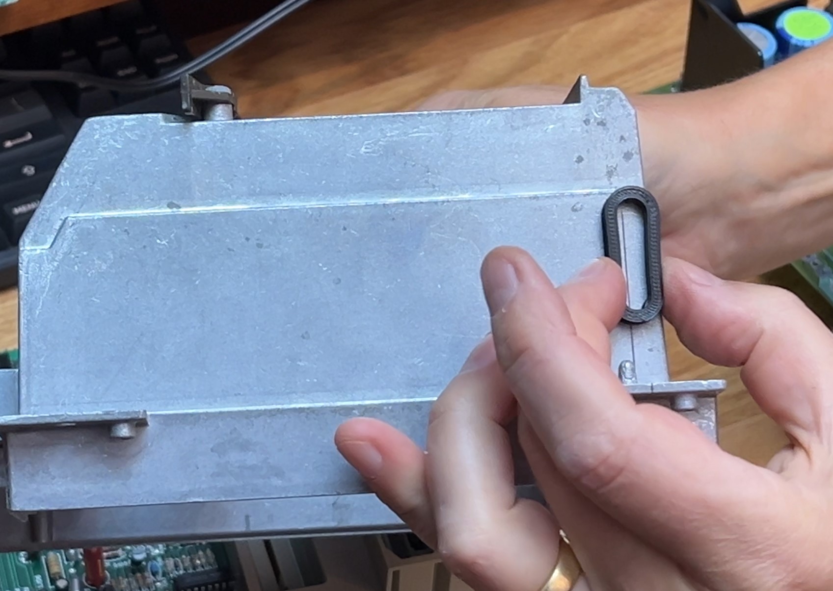 Grommet for ribbon cable (Atari 800 + Sophia 2)