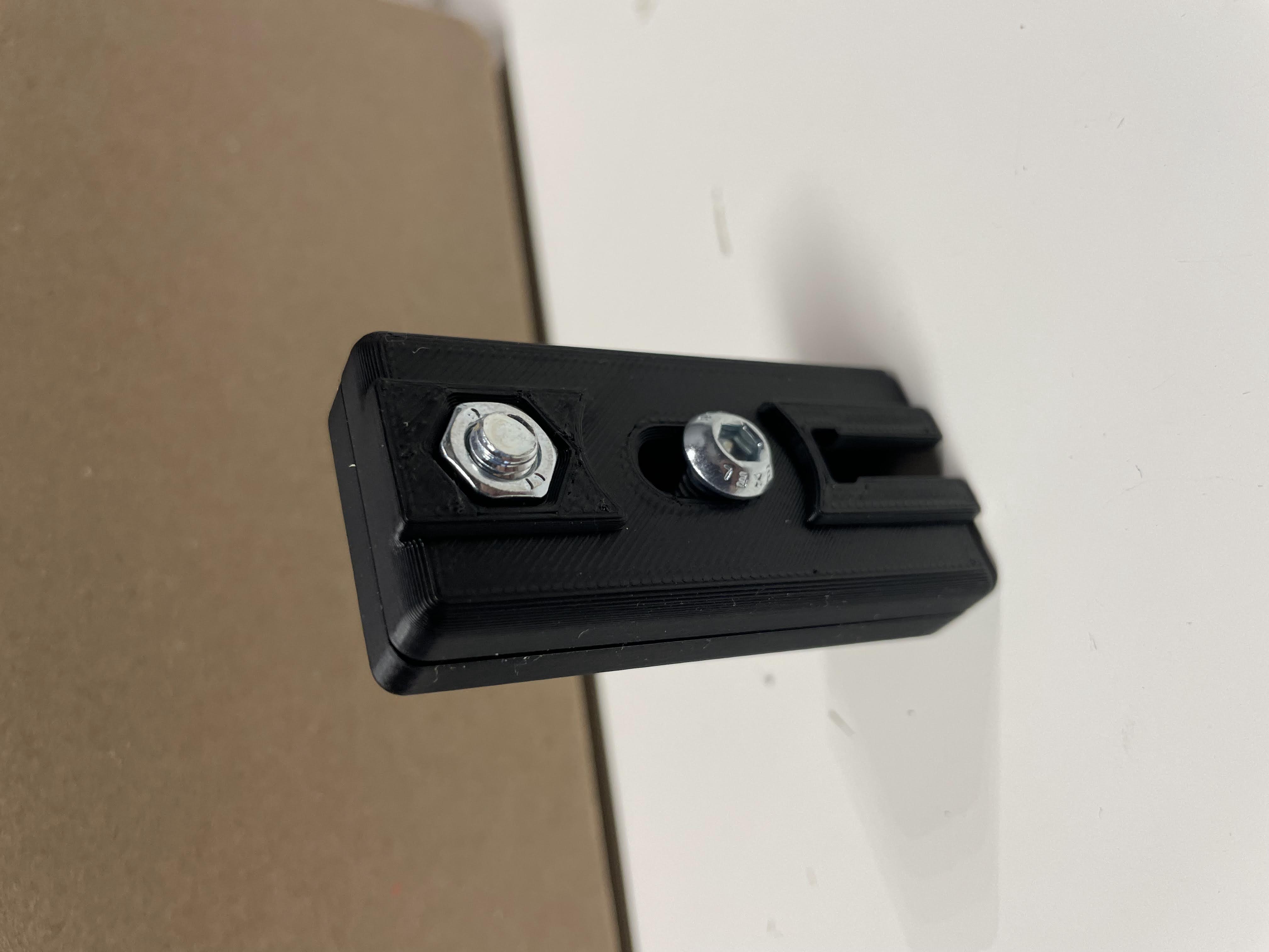 Holographic fan adapter