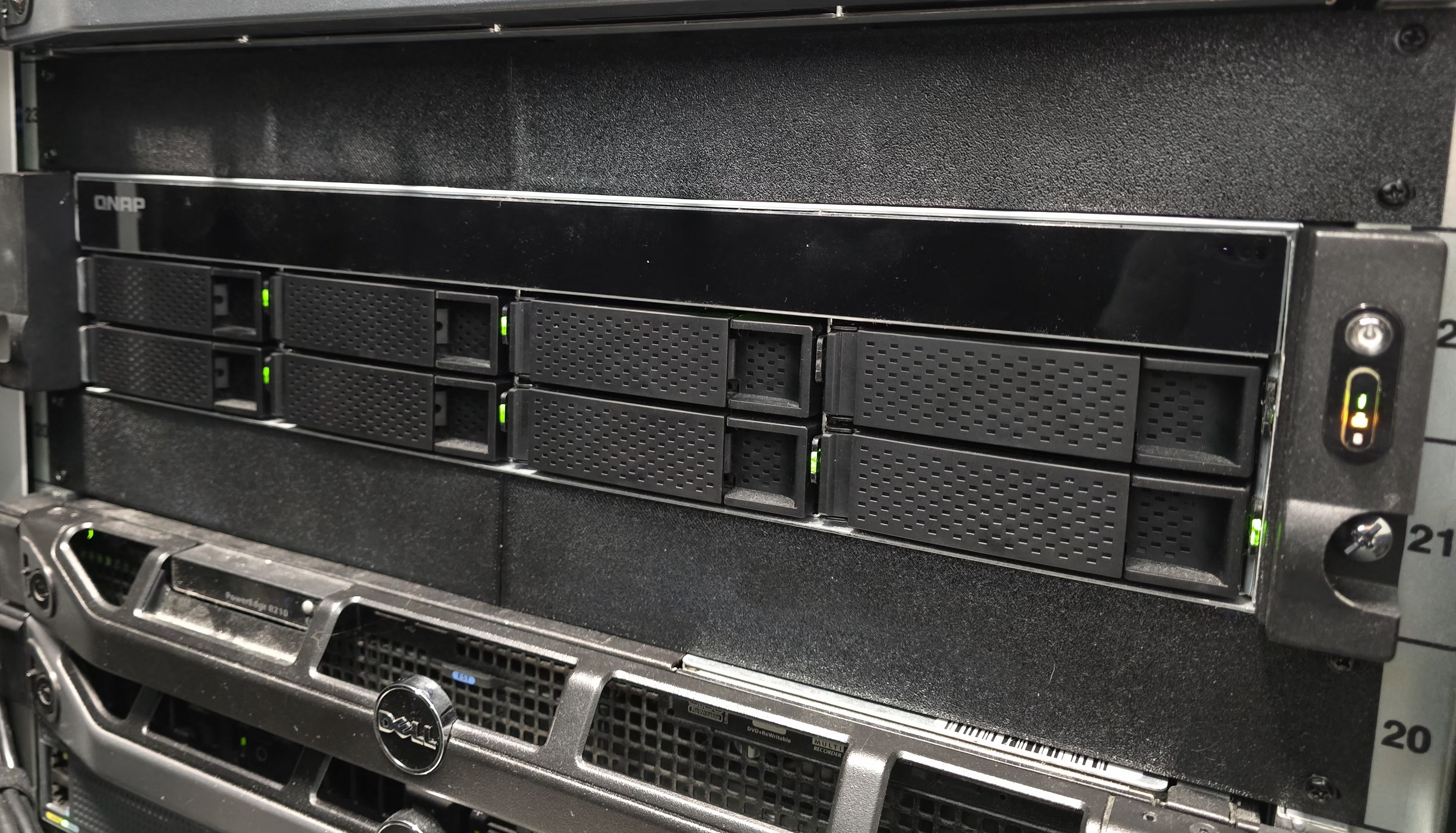 1-4U rack blanking plates, 2 mounting options