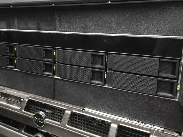 1-4U rack blanking plates, 2 mounting options