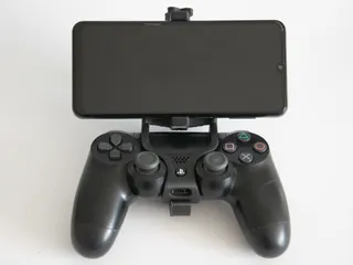 Smartphone mount for PS4 controller (DUALSHOCK 4) by MakerVerse