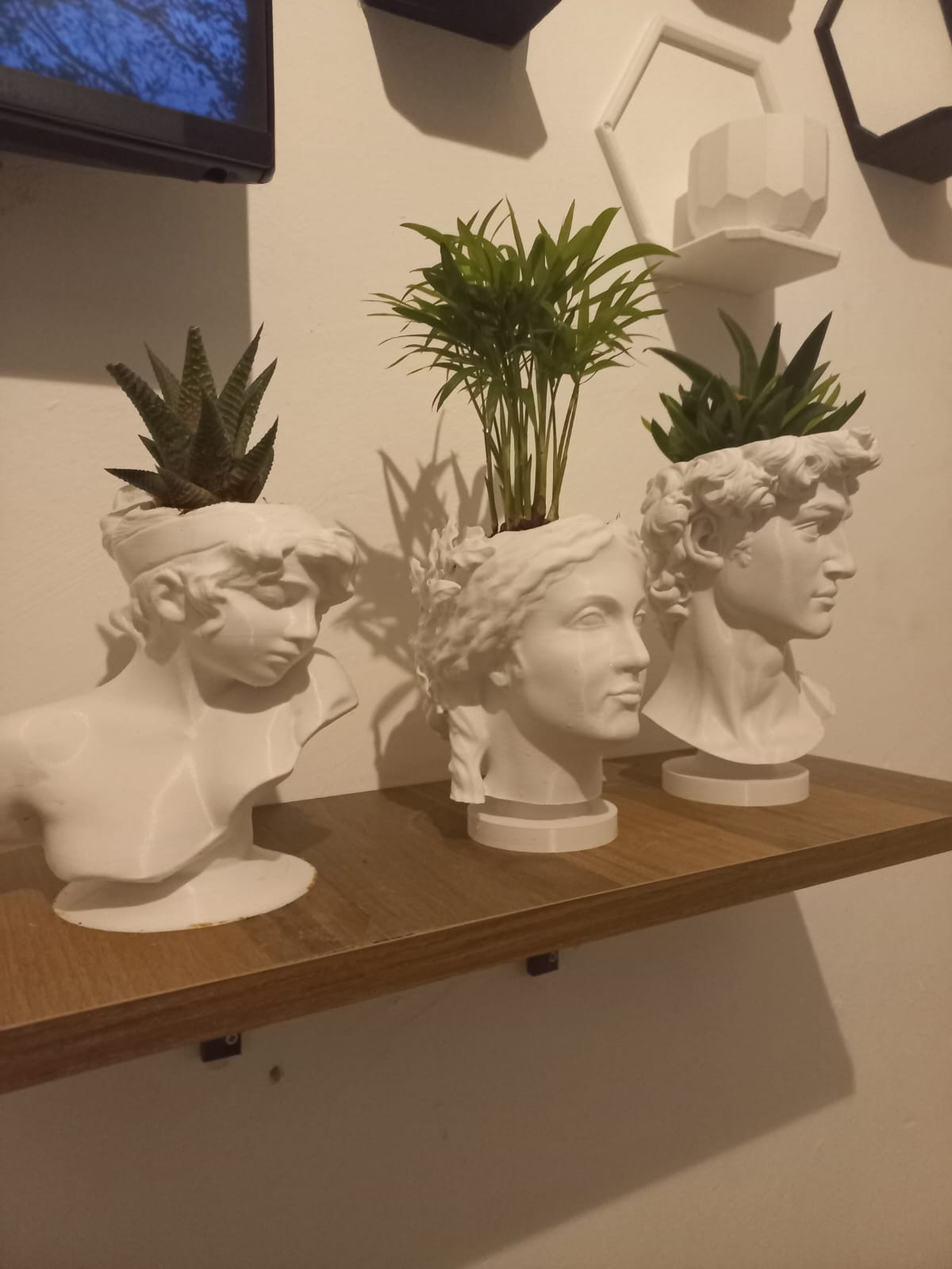 vase angel