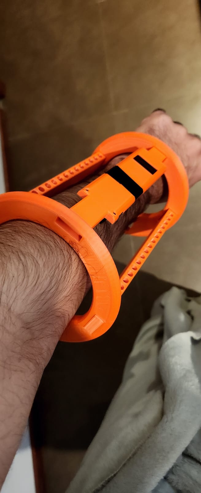 Miniatura 3 do modelo 3D Forearm Armor MK3 With Esp32 Microcontroller Mount