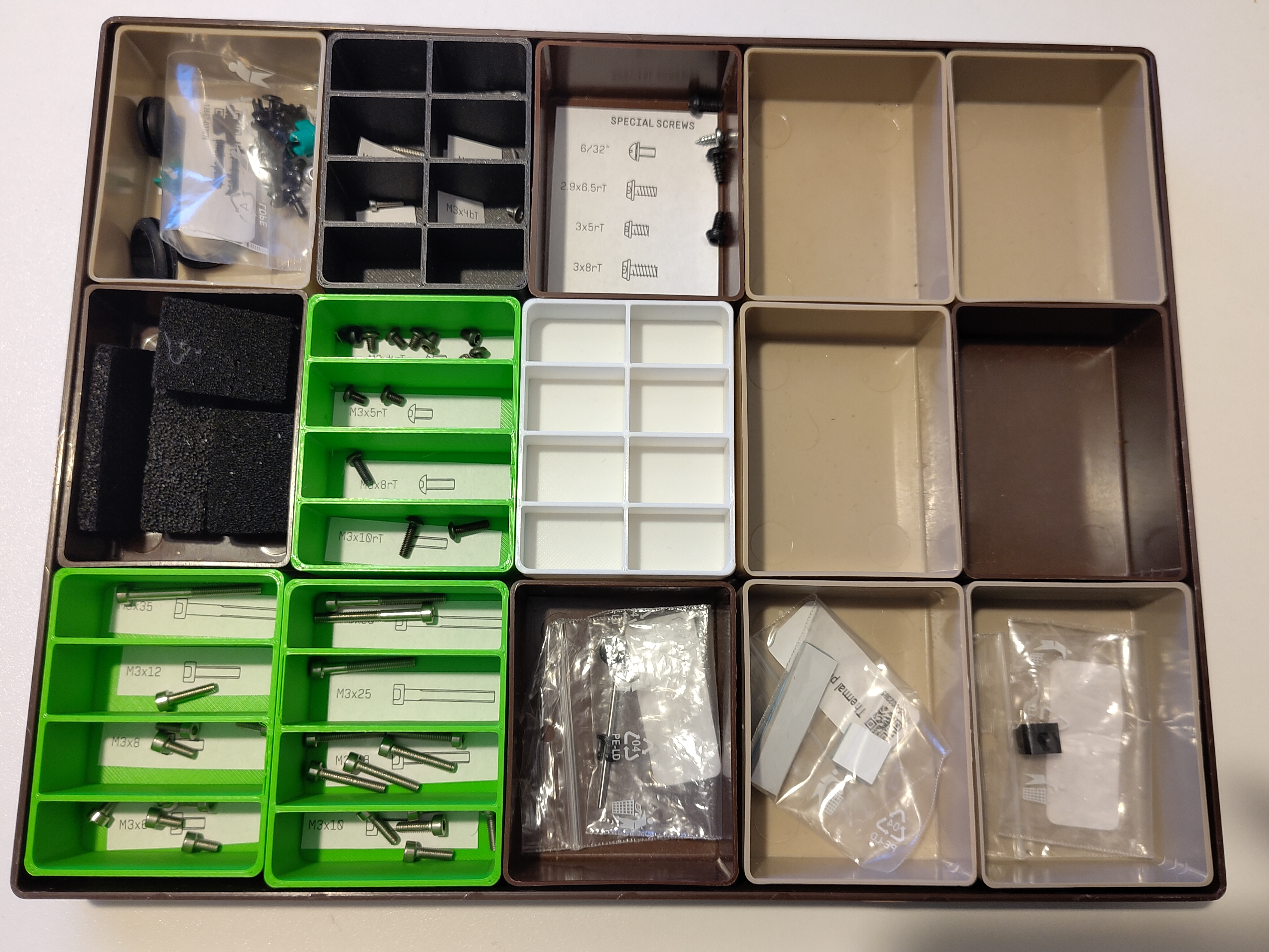 Sortiment boxes with dividers size: 75mm x 57.5mm x 28.5mm