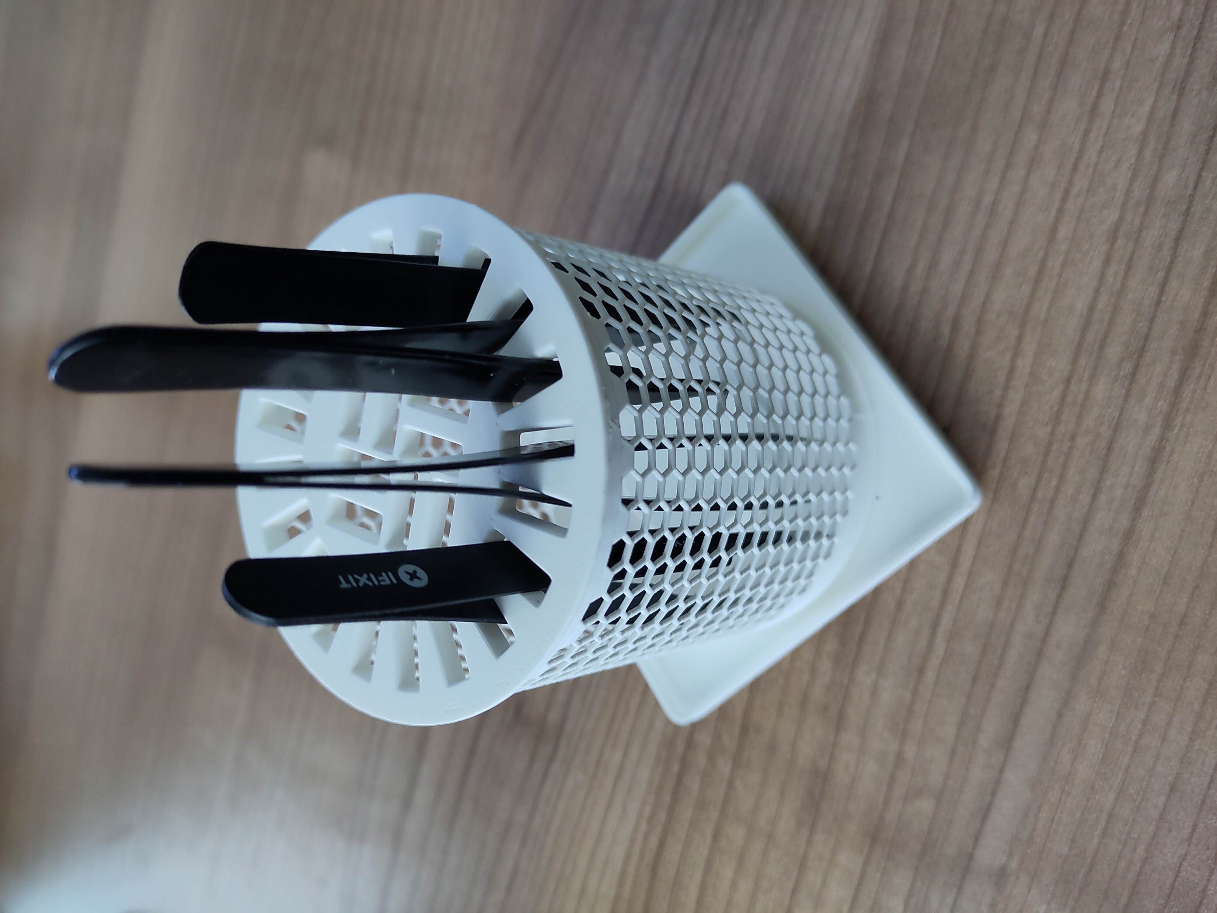 Gridfinity rotating tweezer holder cup