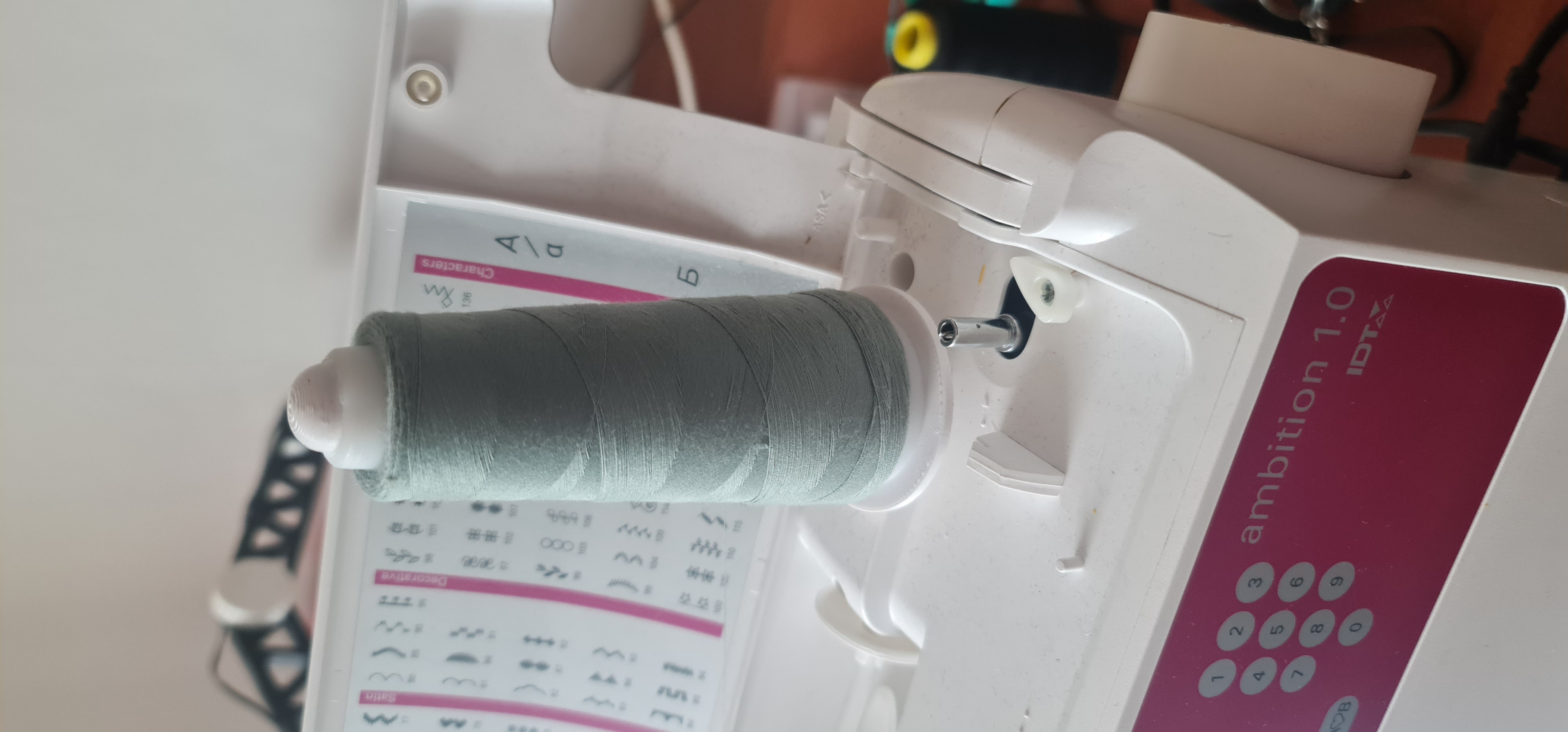 Reduction to a large bobbin for a sewing machine