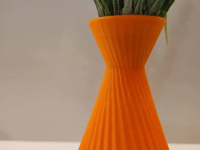 Gerigi Vase | Modern and Unique Home Decor