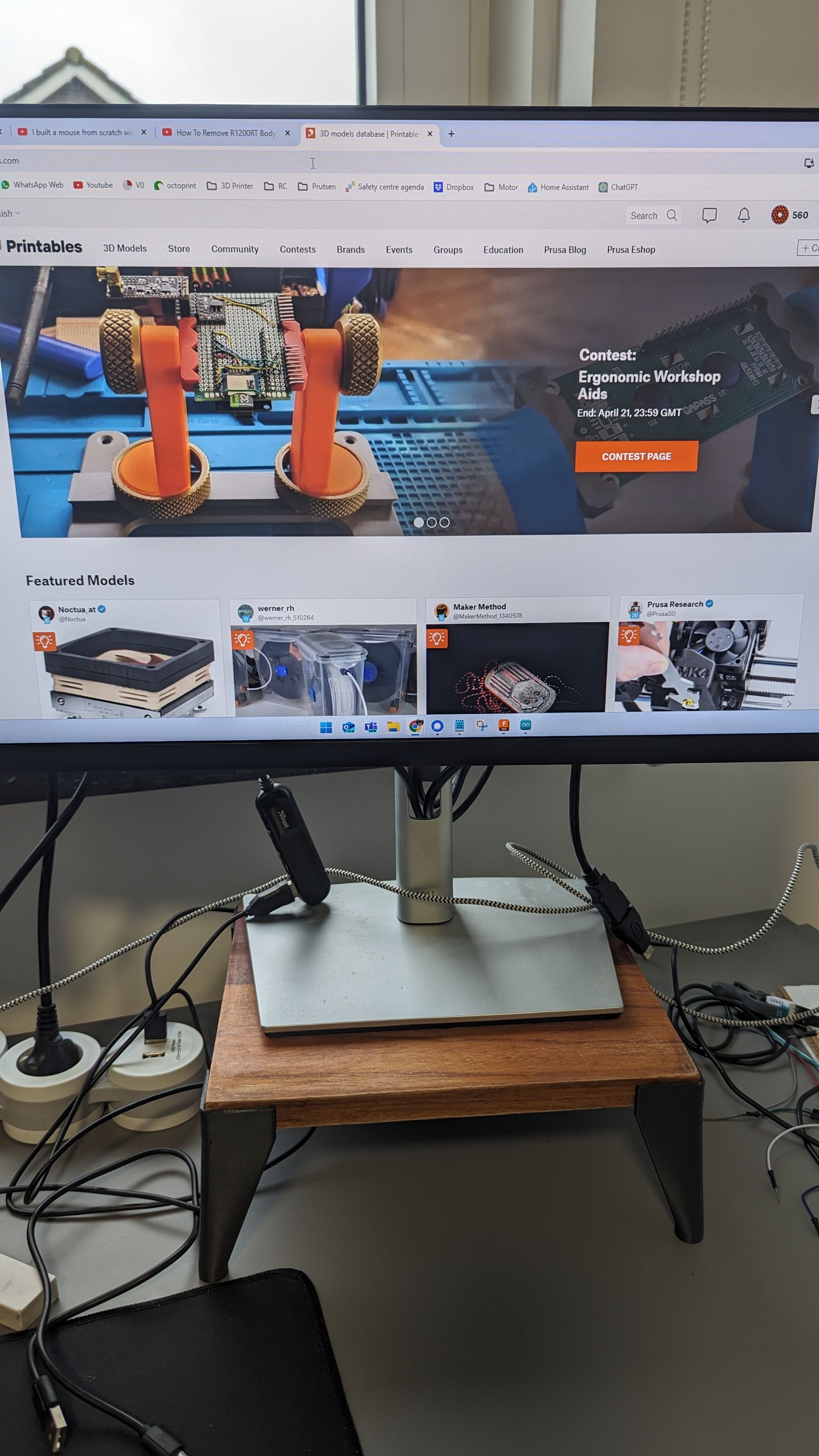 Foot for monitor riser