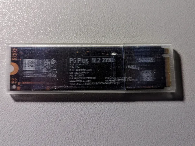 Case for M.2 SSD (size: 2280)