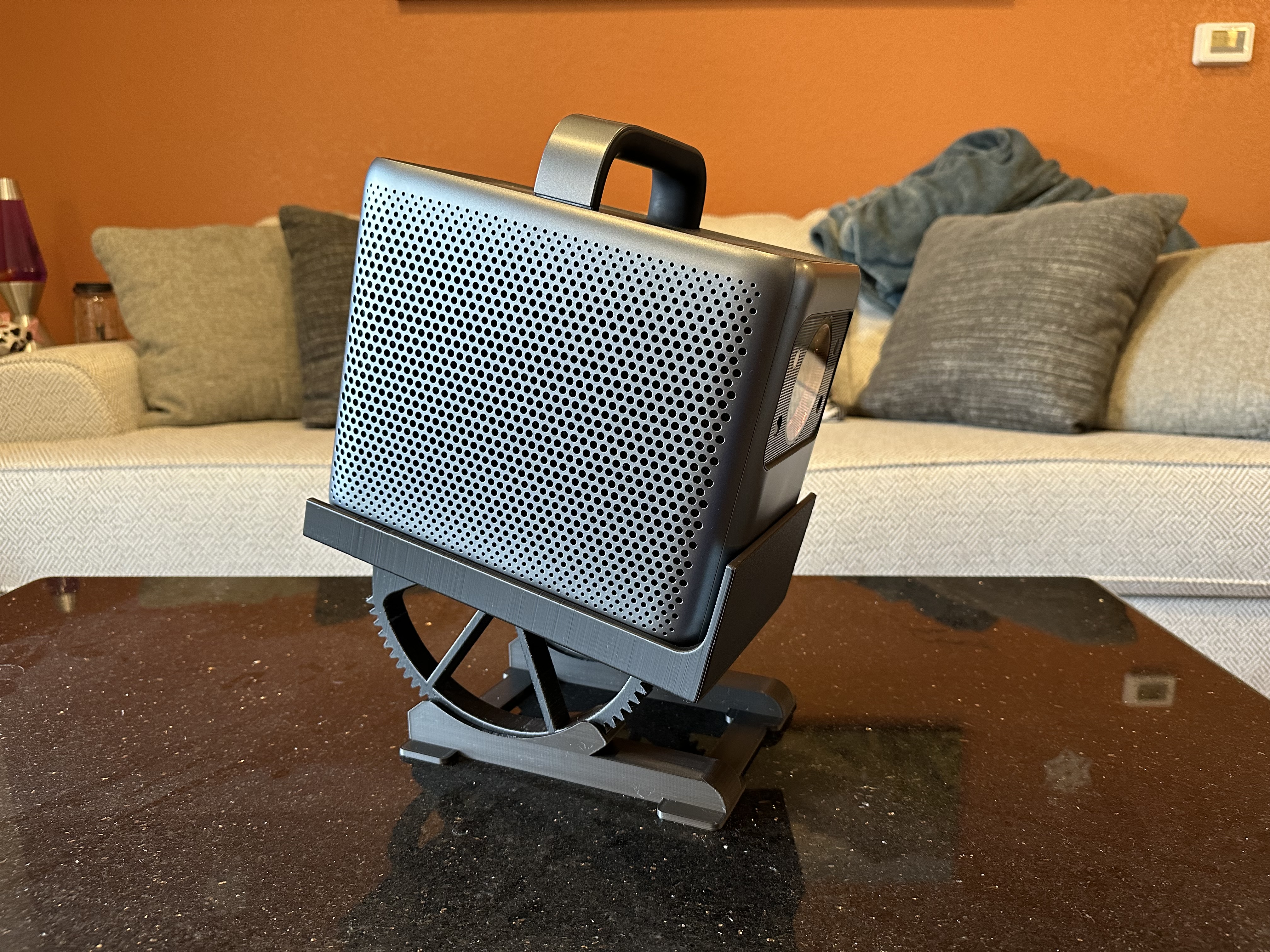 Nebula Cosmos Laser 4K スタンド付き Nebula Cosmos Laser 4K と