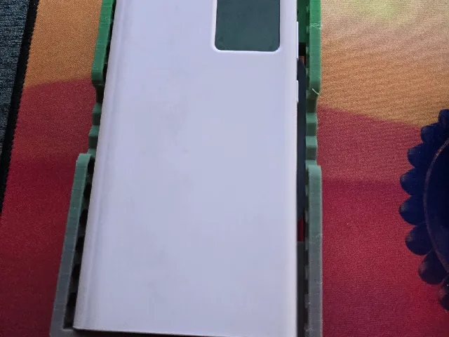 Samsung's inductive charger bracket (EP-2400)