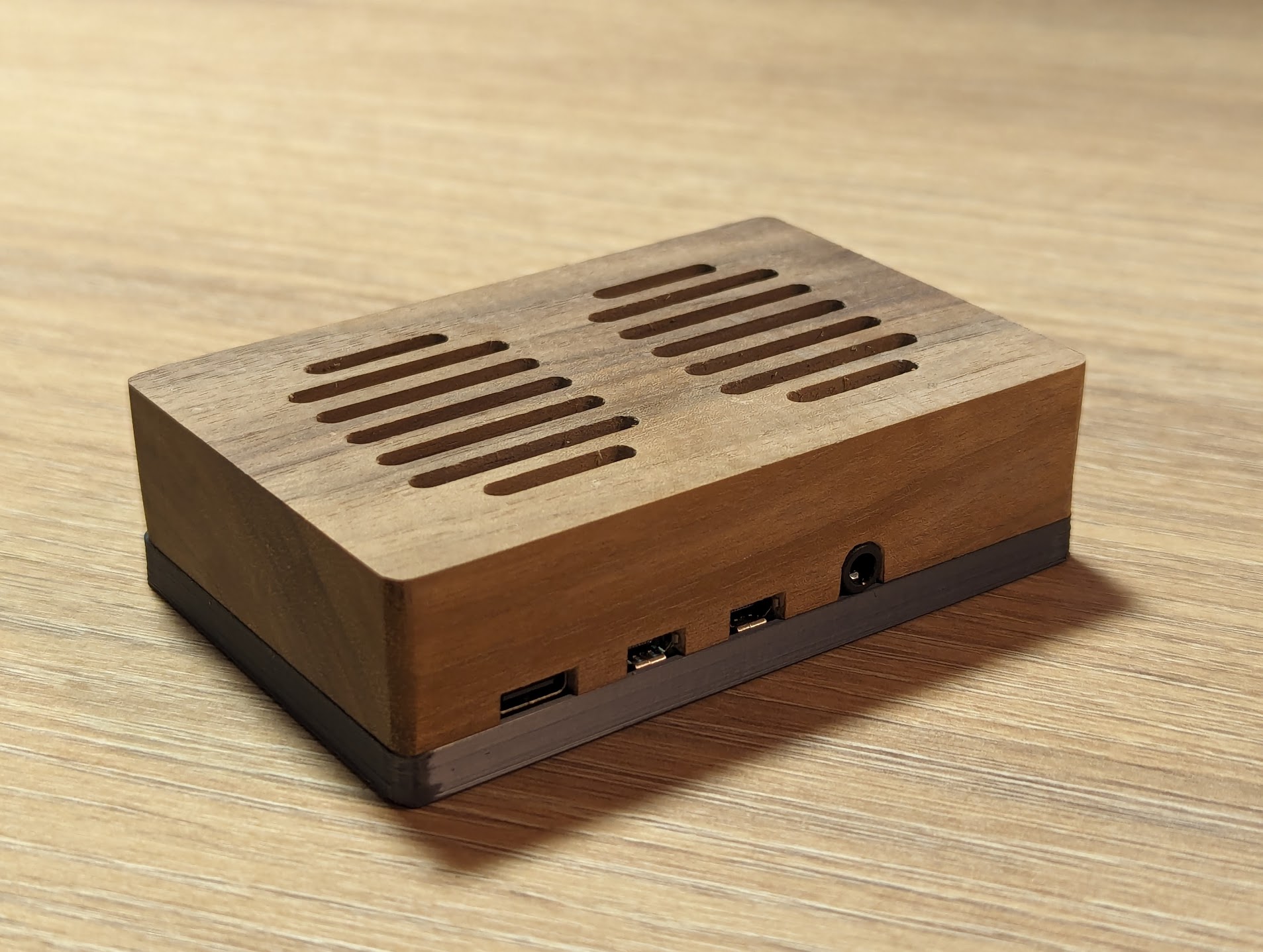 Raspberry Pi 4B Enclosure made for CNC machining or 3D printing