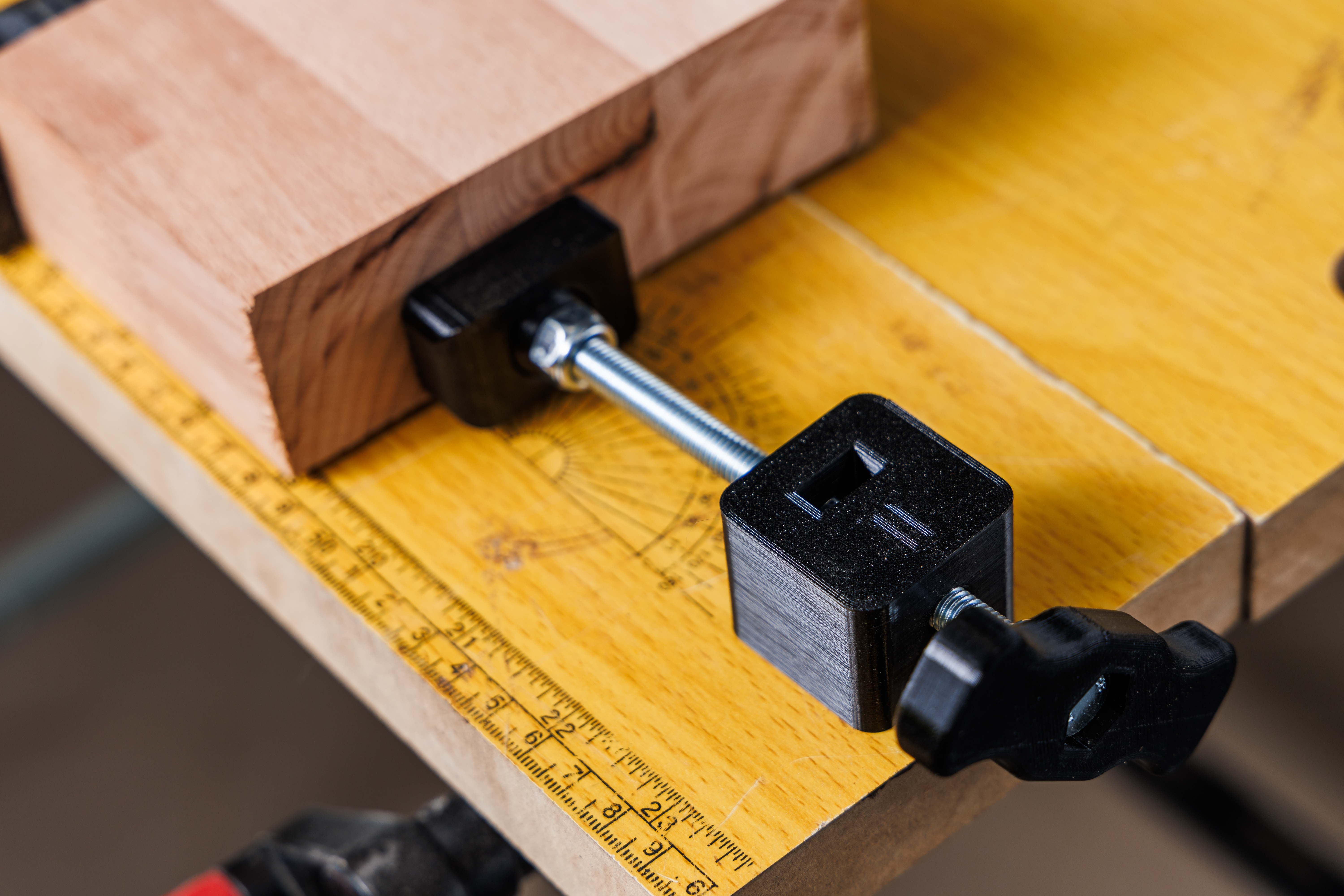 Adjustable vice block / bench dog