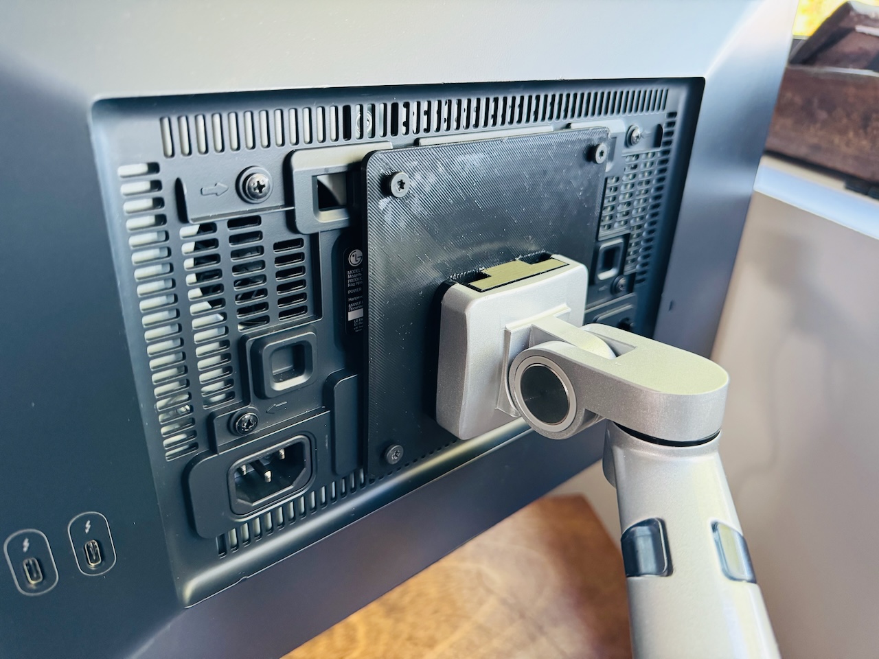 VESA adapter for ThingyClub Adjustable Desk Mount