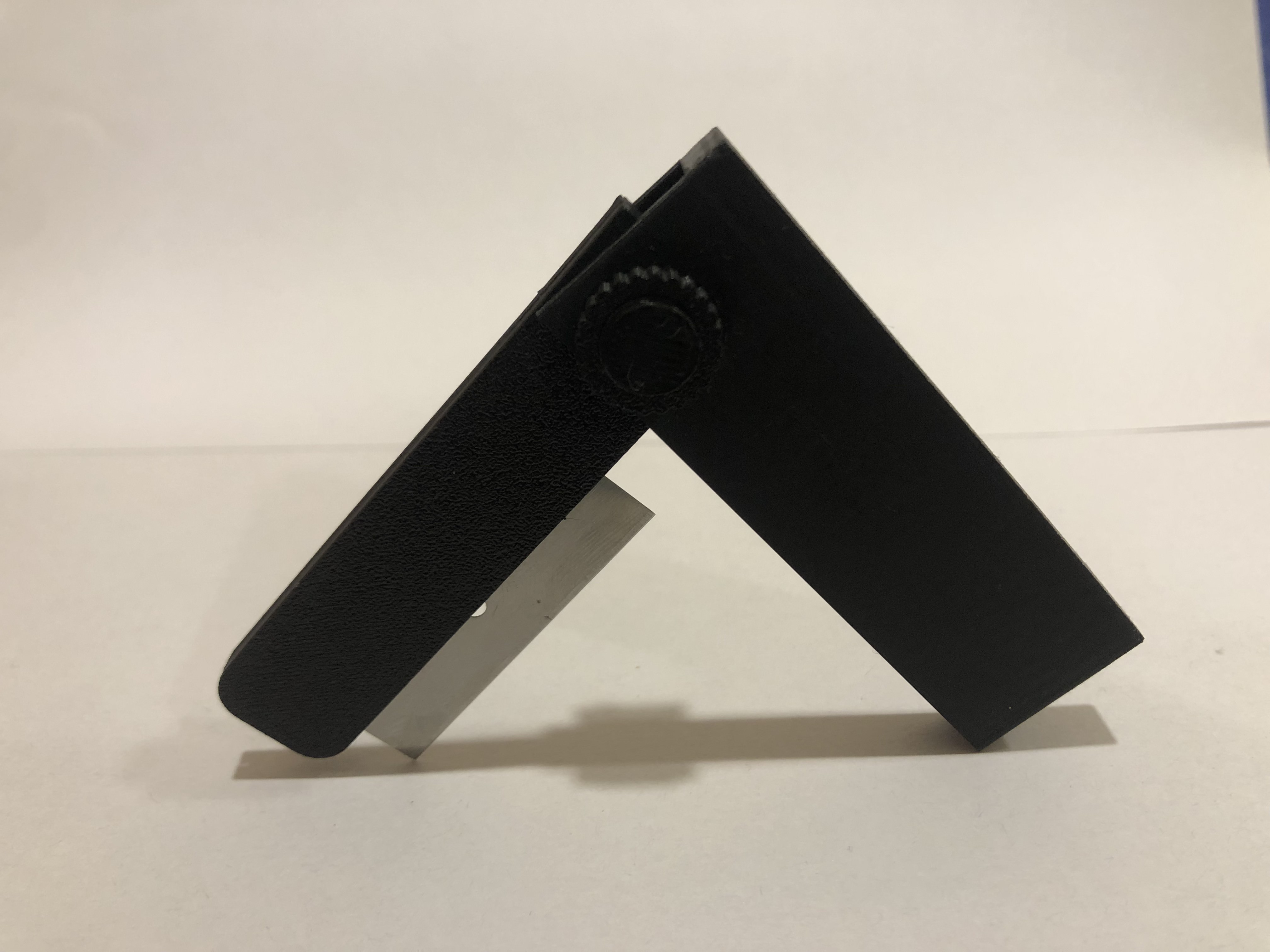 Folding Swappable Straight Edge Razor (single edge razor blade)