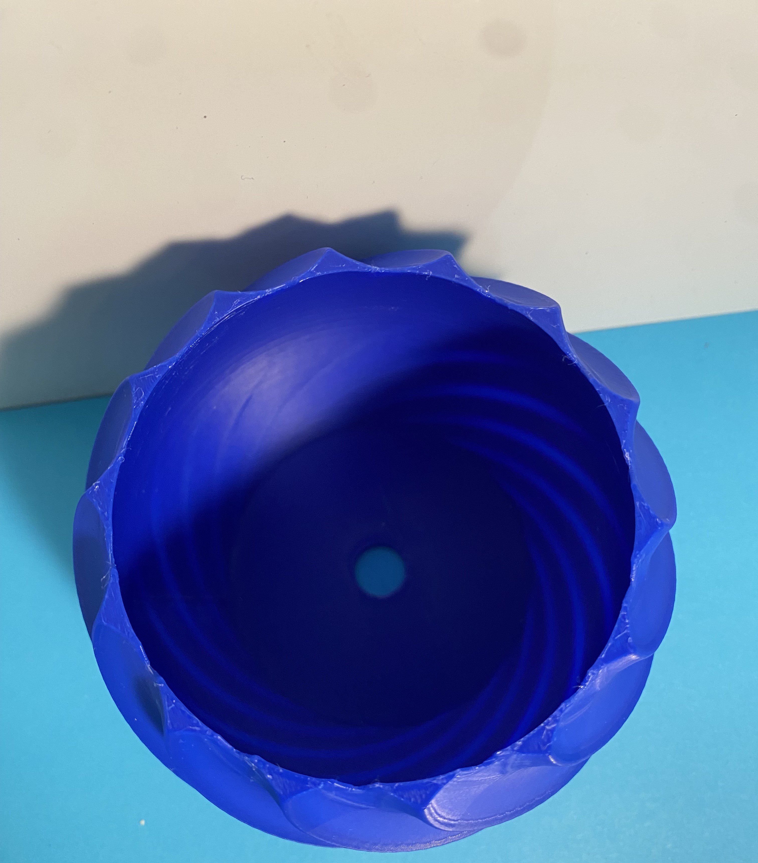 Miniatura 3 do modelo 3D Twisted plant pot