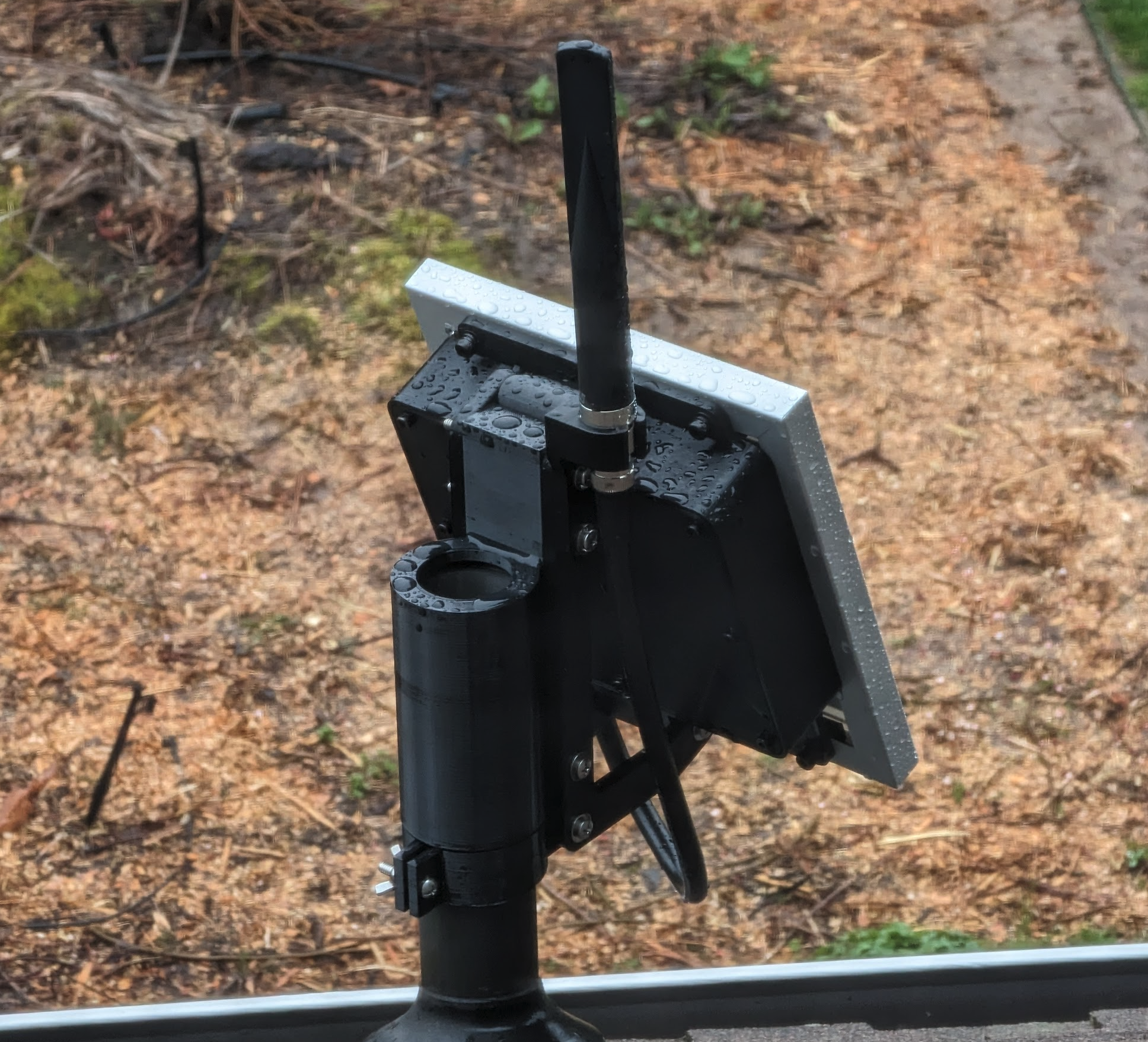 Meshtastic Solar Enclosure for the Newpowa 17V Solar Panel