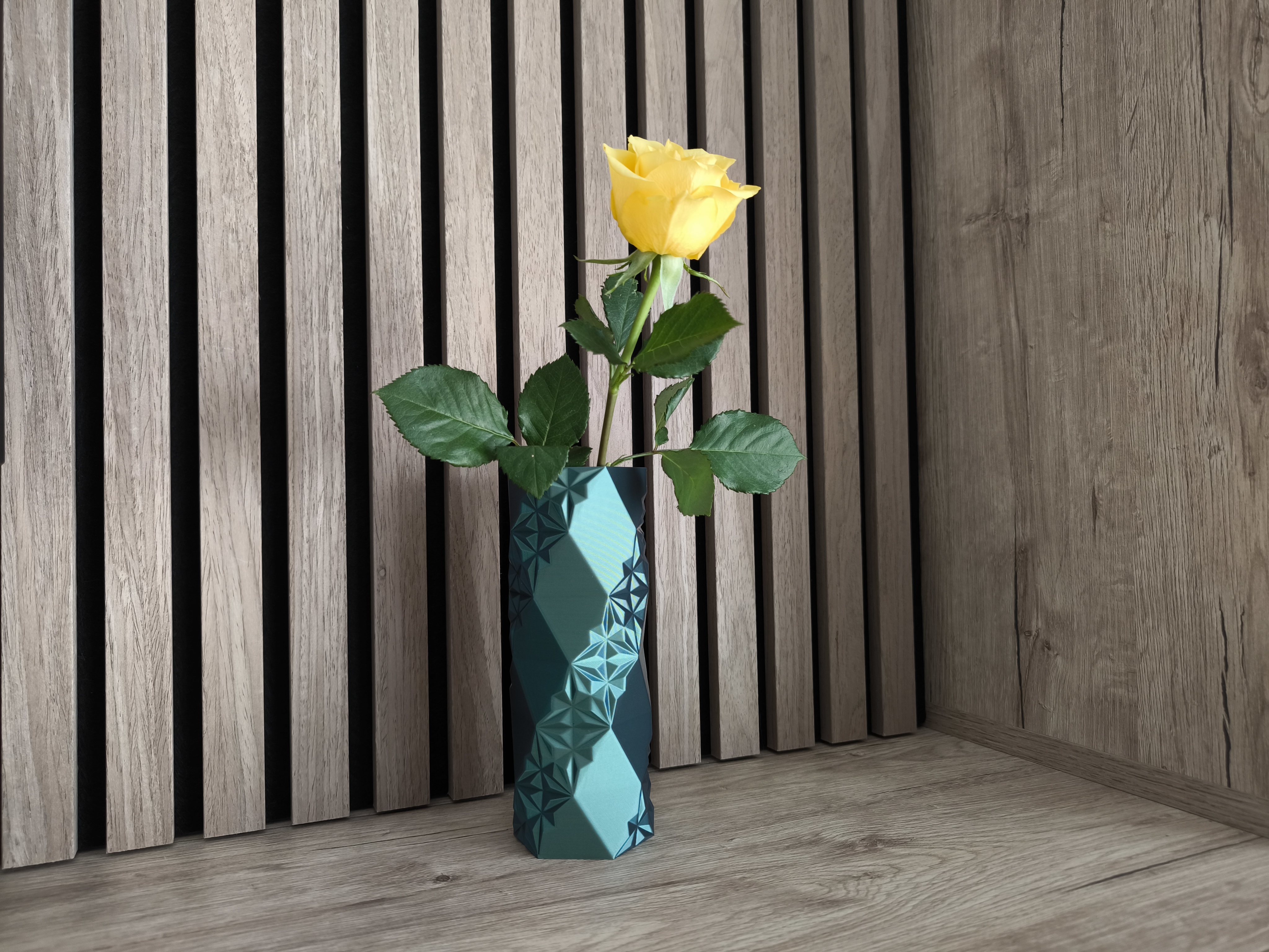 Antiprismatic vase