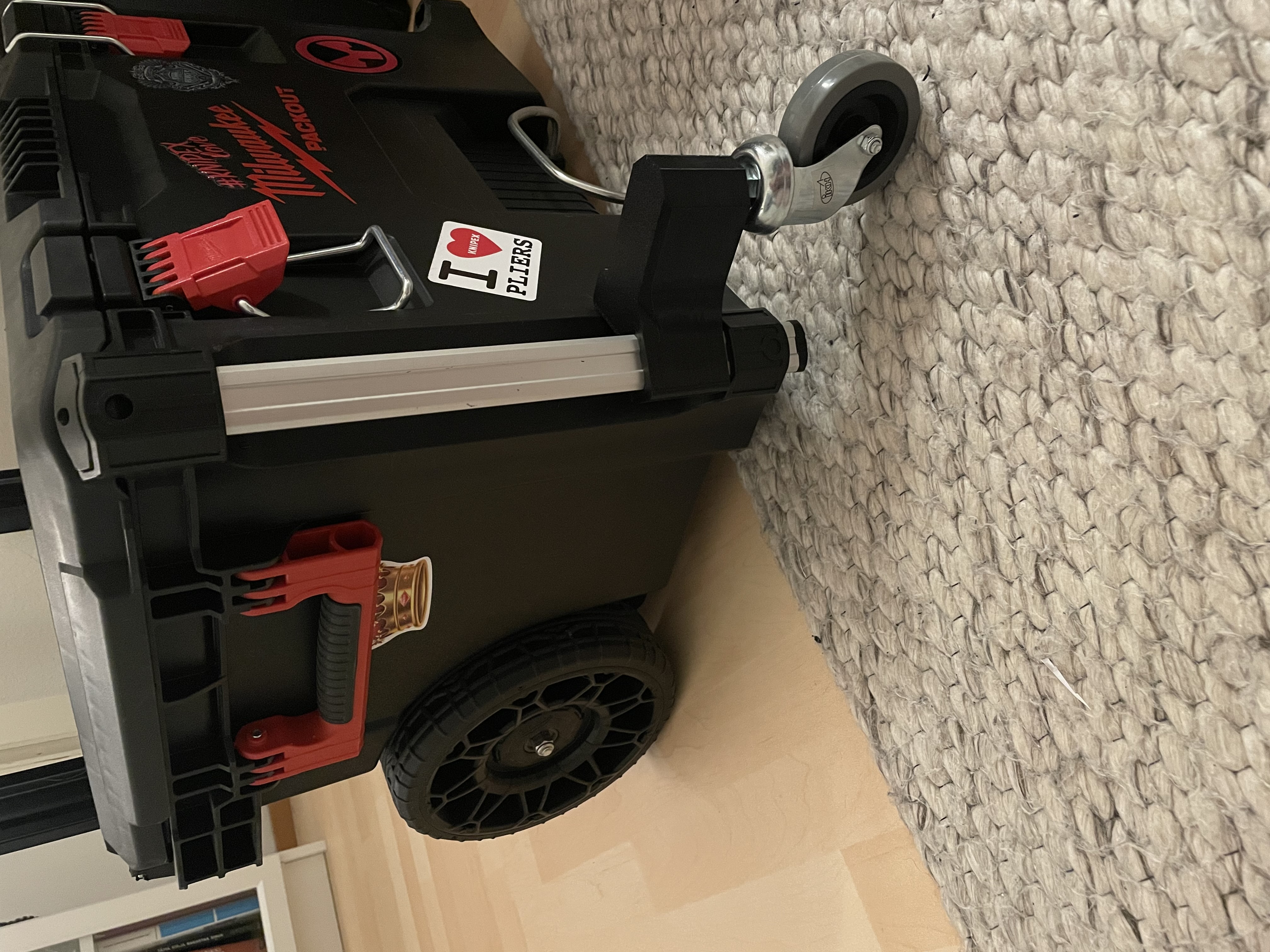 Packout trolley rotating front wheel fixing bracket