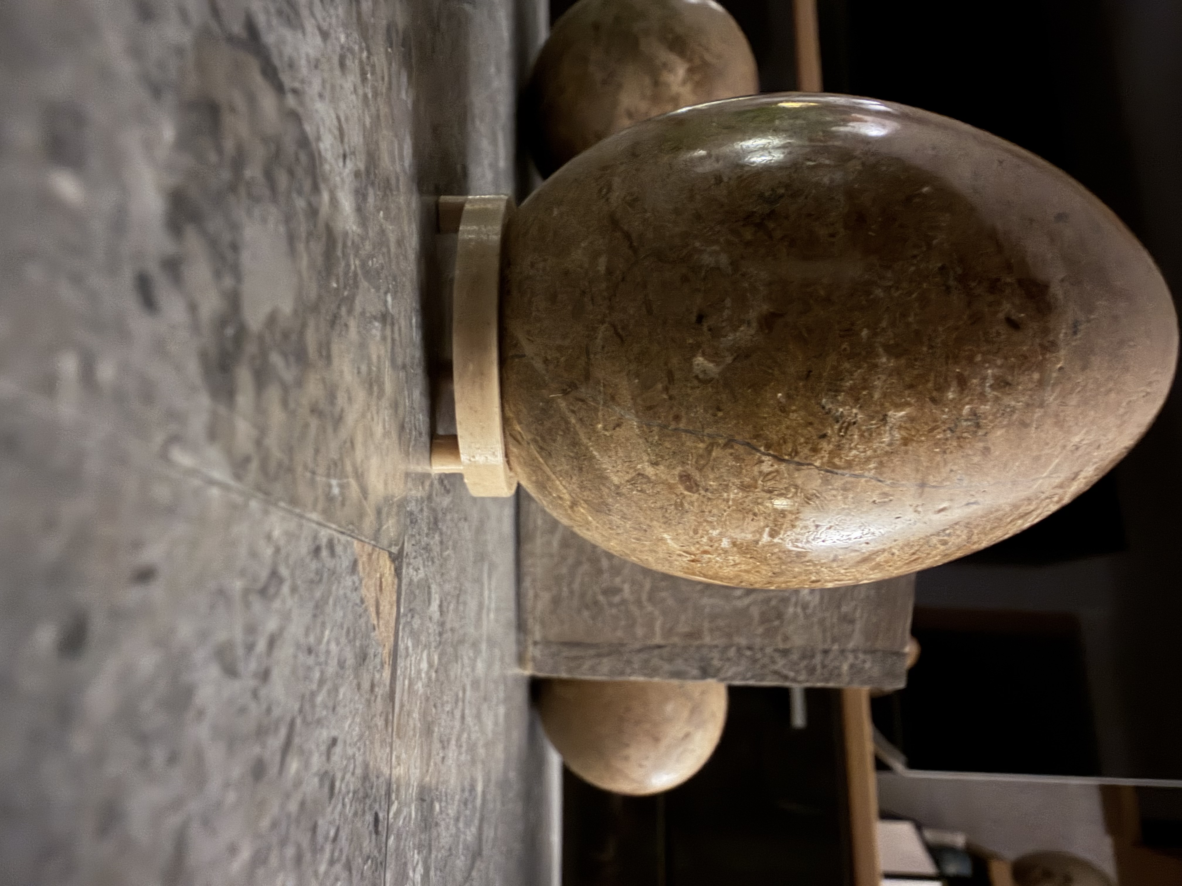 Absolutely minimal (Deco-) egg-stand