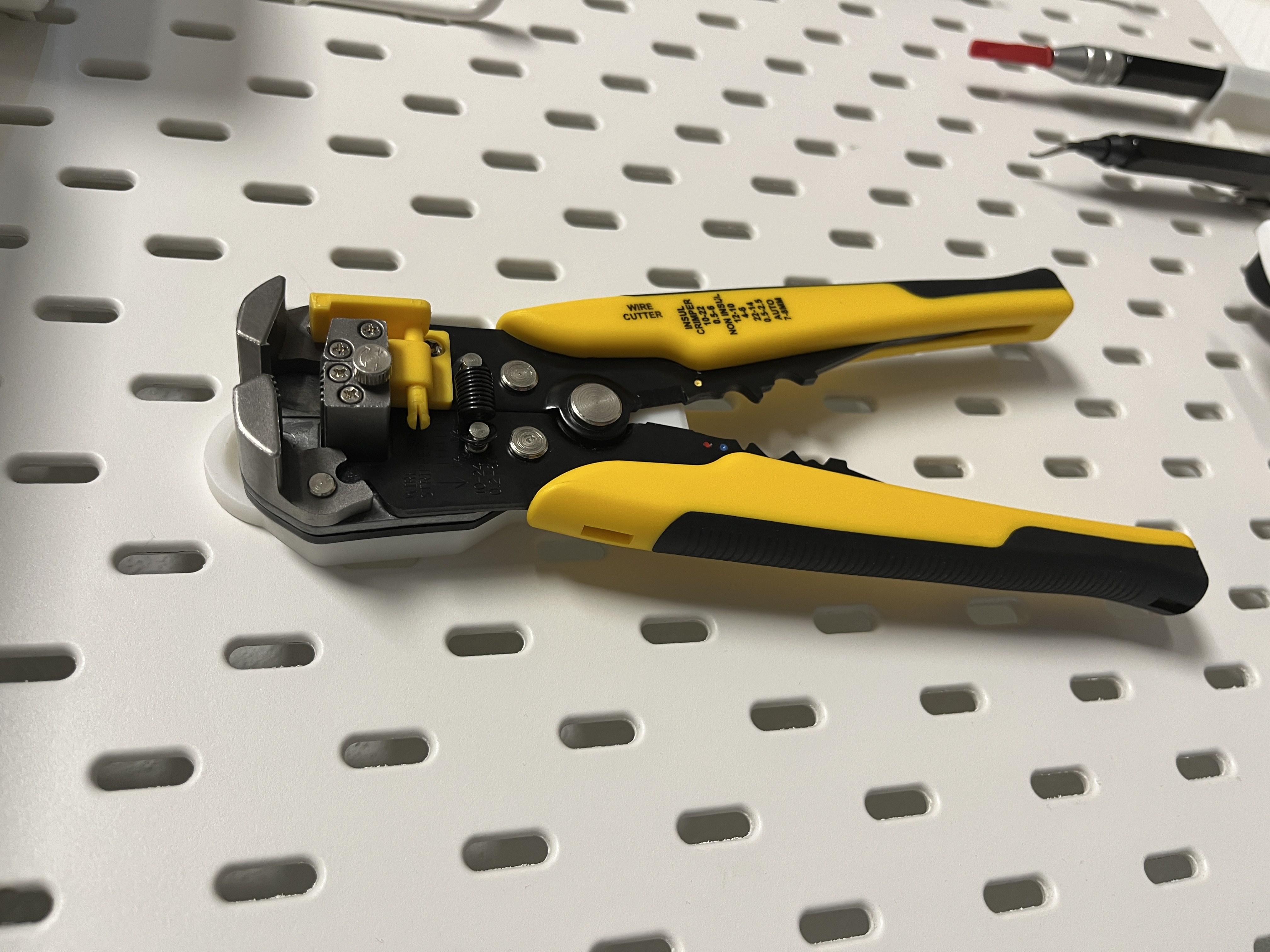 Skadis wire stripper mount (T-Clip system)