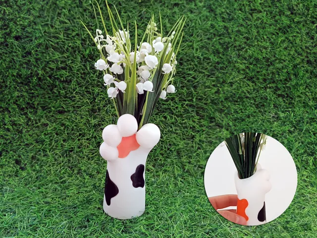 Cute Cat Paw Design Vase