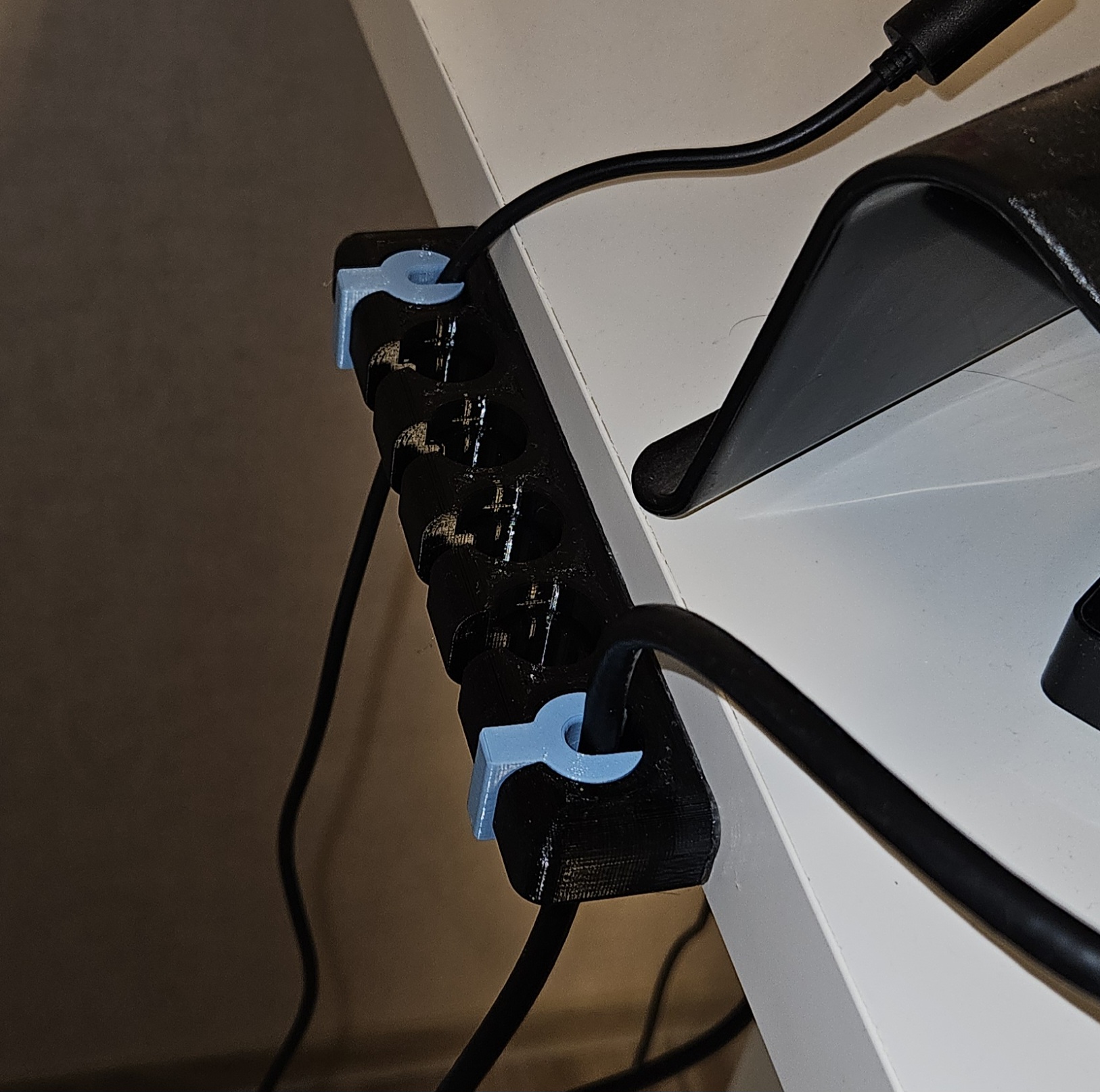 Cable holder