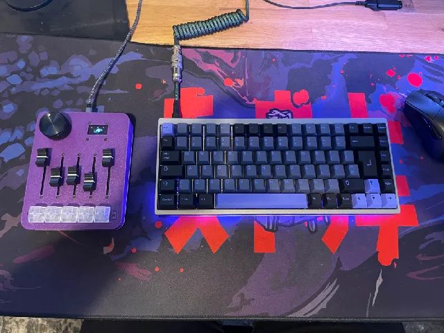 Deej-OLED with graphics and mute buttons