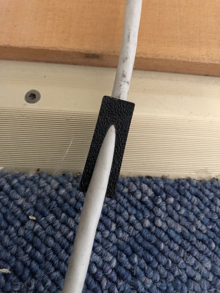 Provisorische Kabeldurchführung unter der Tür 5 mm (Netzwerkkabel)
