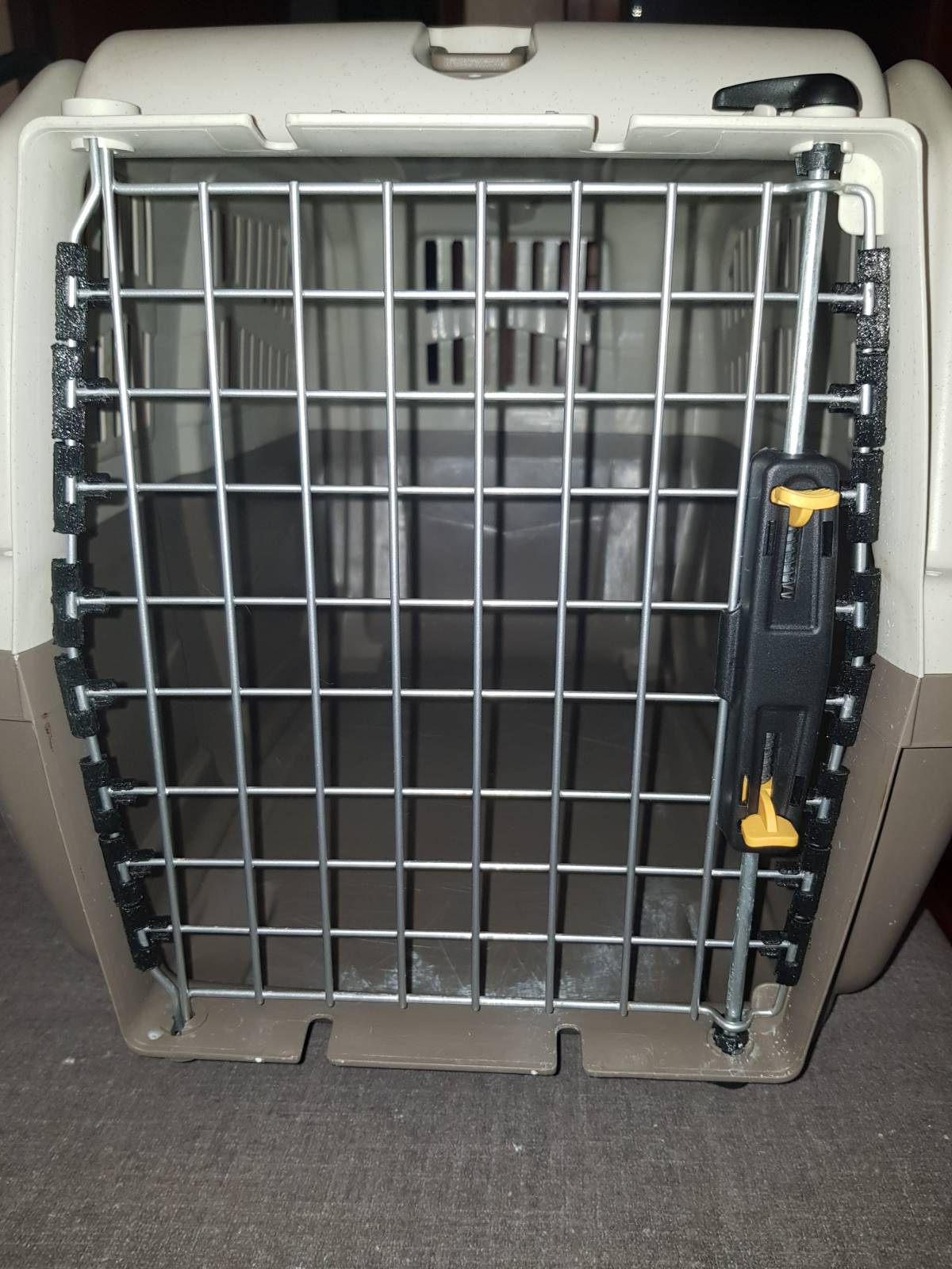 Pet carrier door protection by Rechena Download free STL model