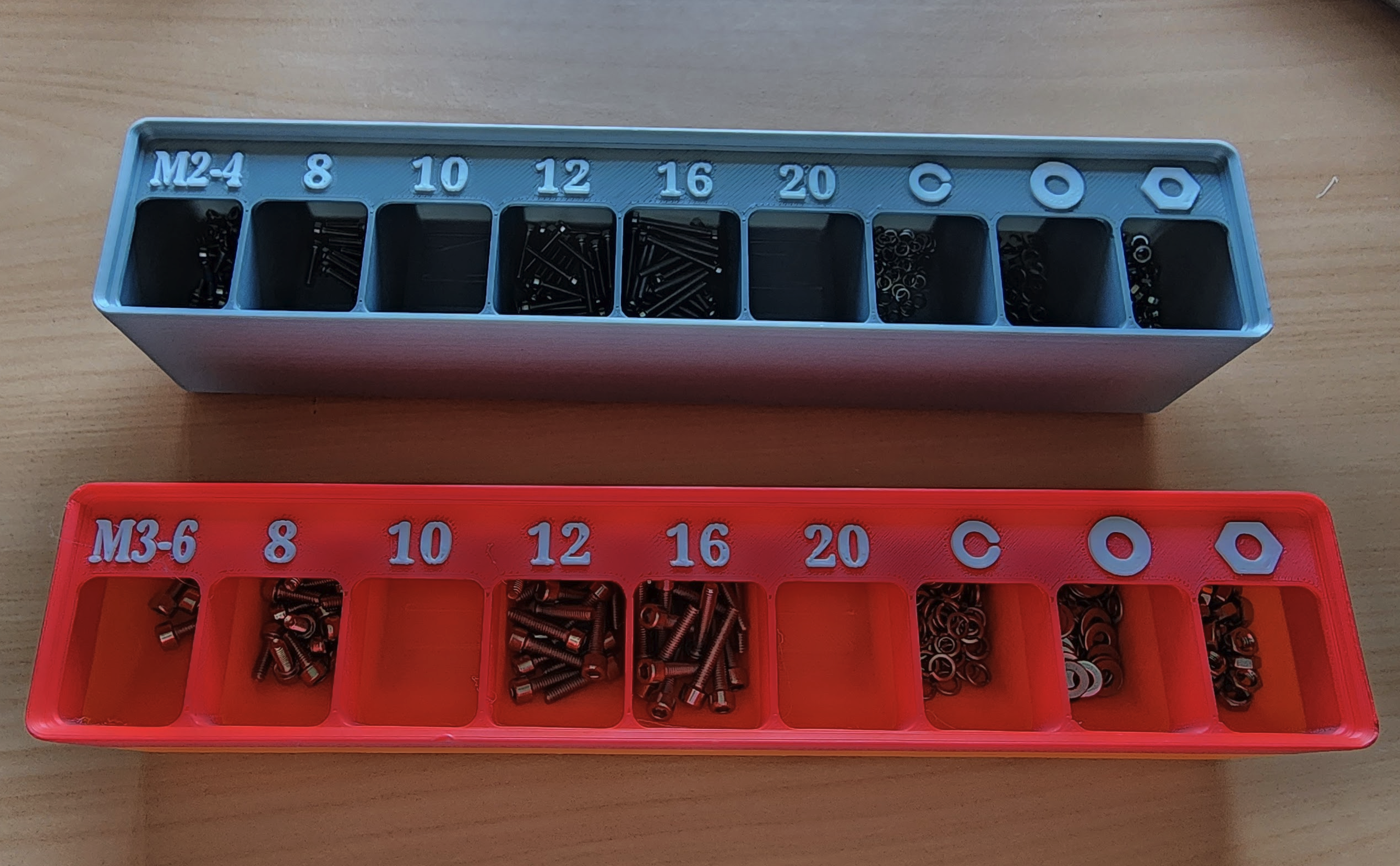 Spacesaving Gridfinity 5(9)x1 container for M2 and M3 screws, nuts, washers and locks