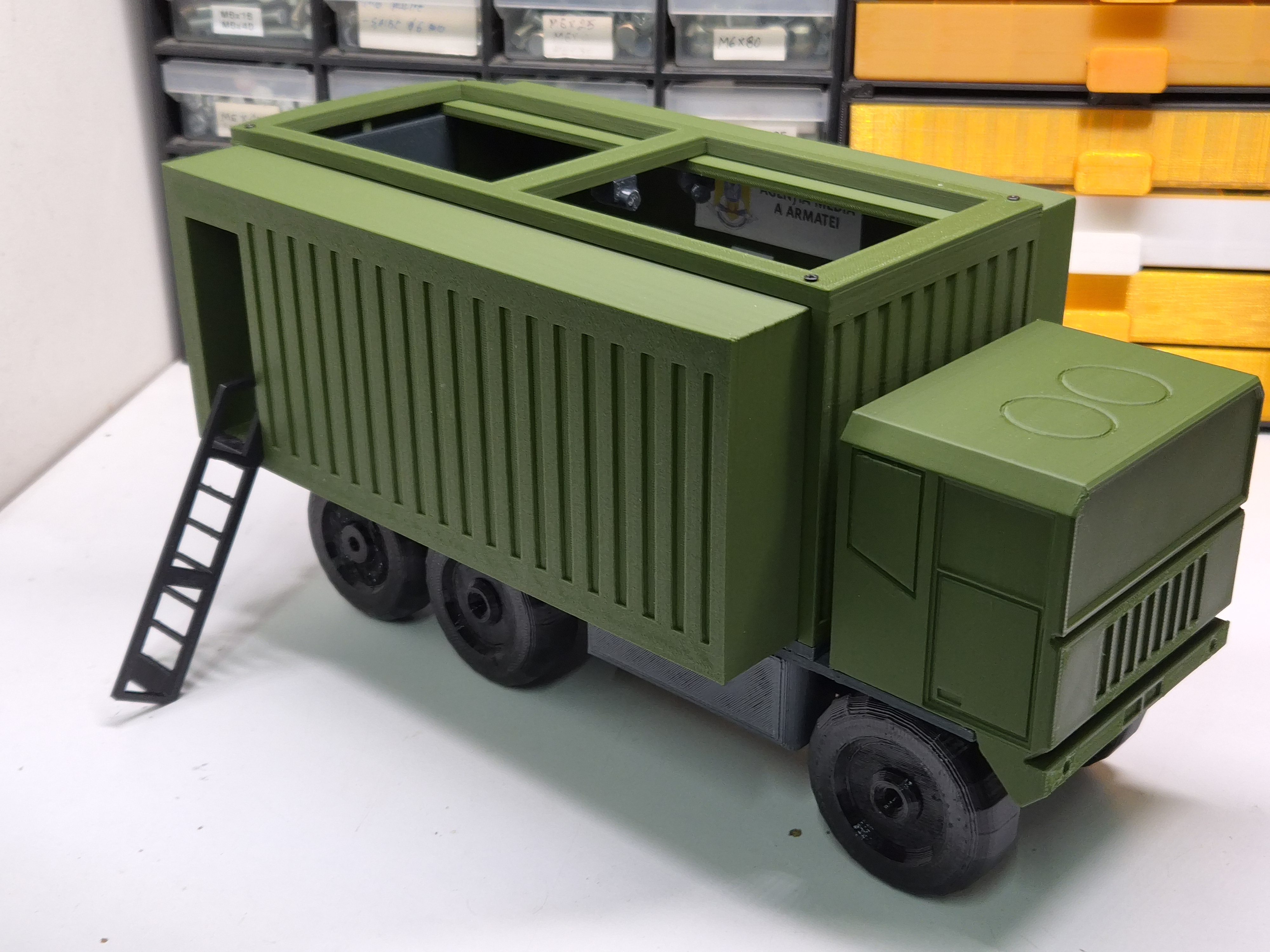 Heavy Tactical Truck with Multimedia Container ISO 20