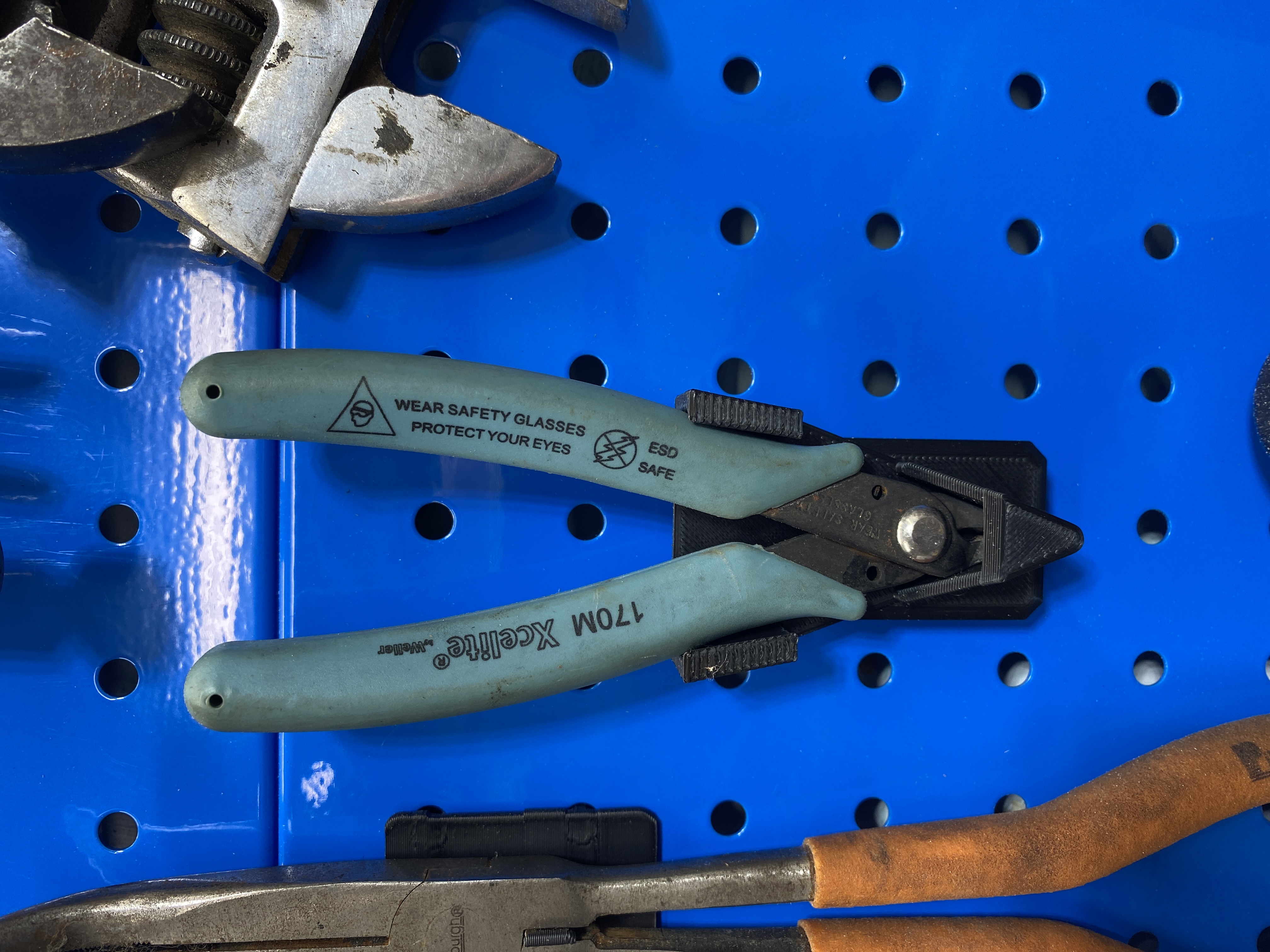 Pegboard Nippers holder (Sy's system)