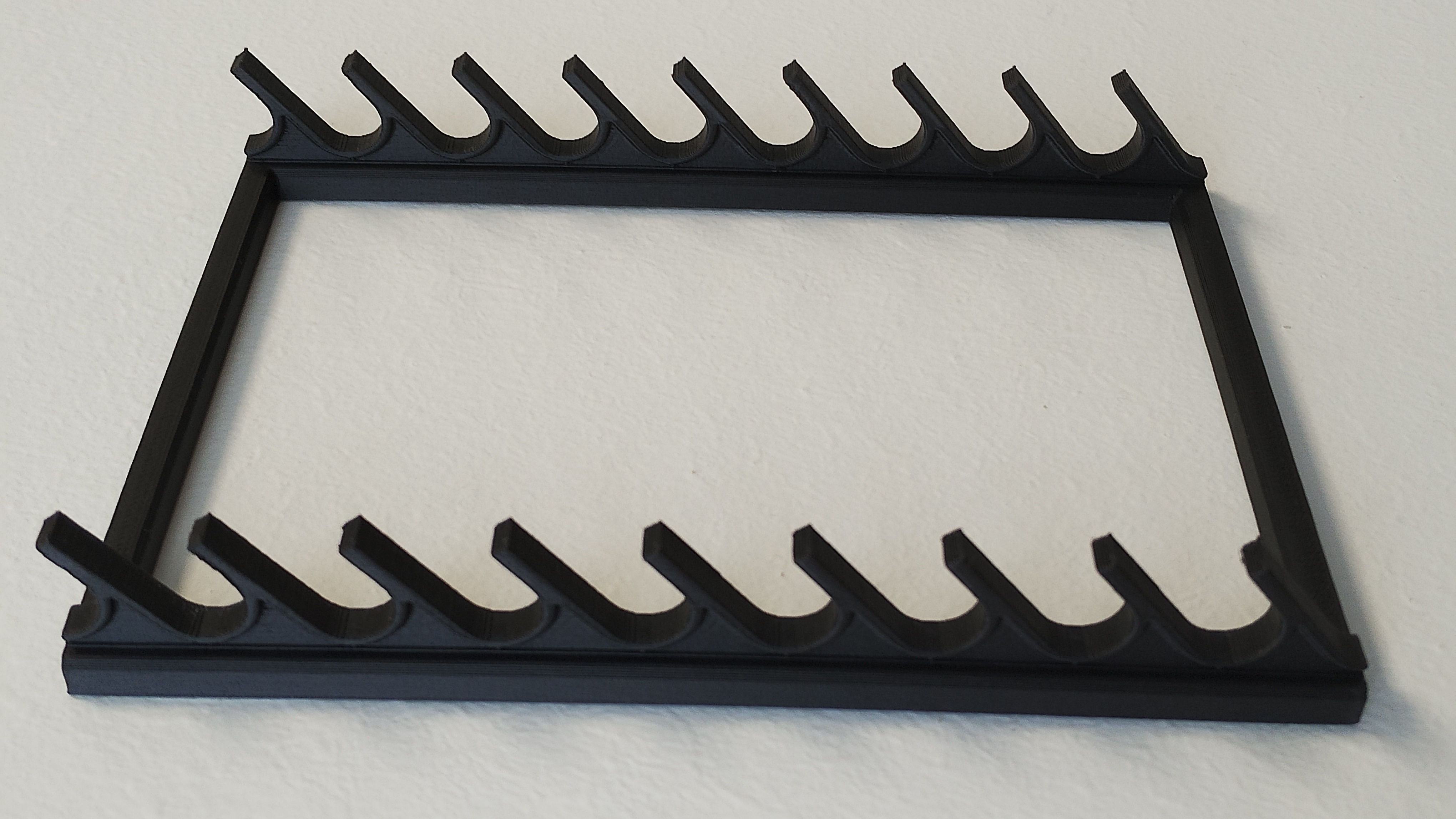 Elegant pencil wall display — thumbnail 2