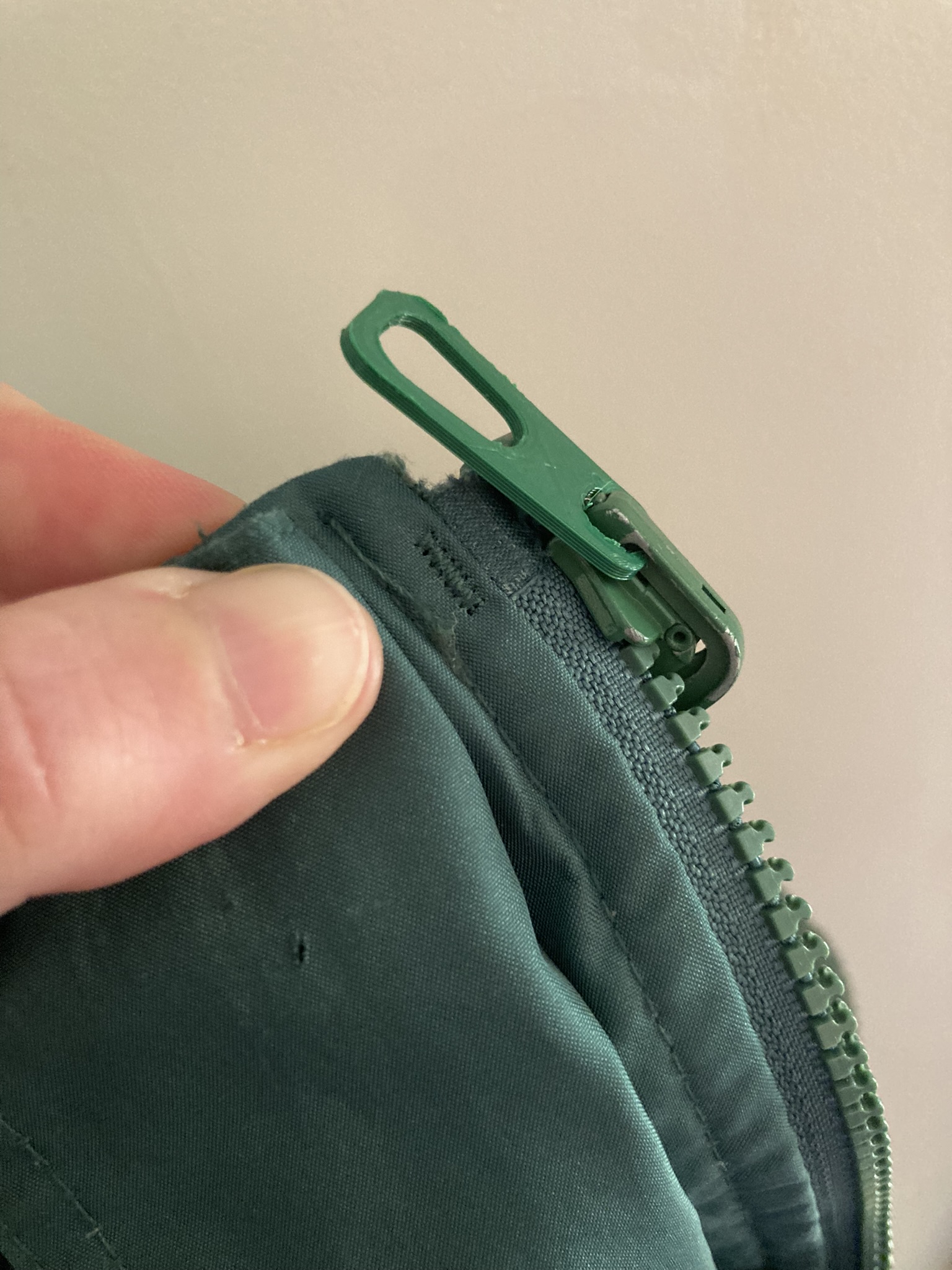 Miniatura 2 do modelo 3D Locking Zipper Pull Tab