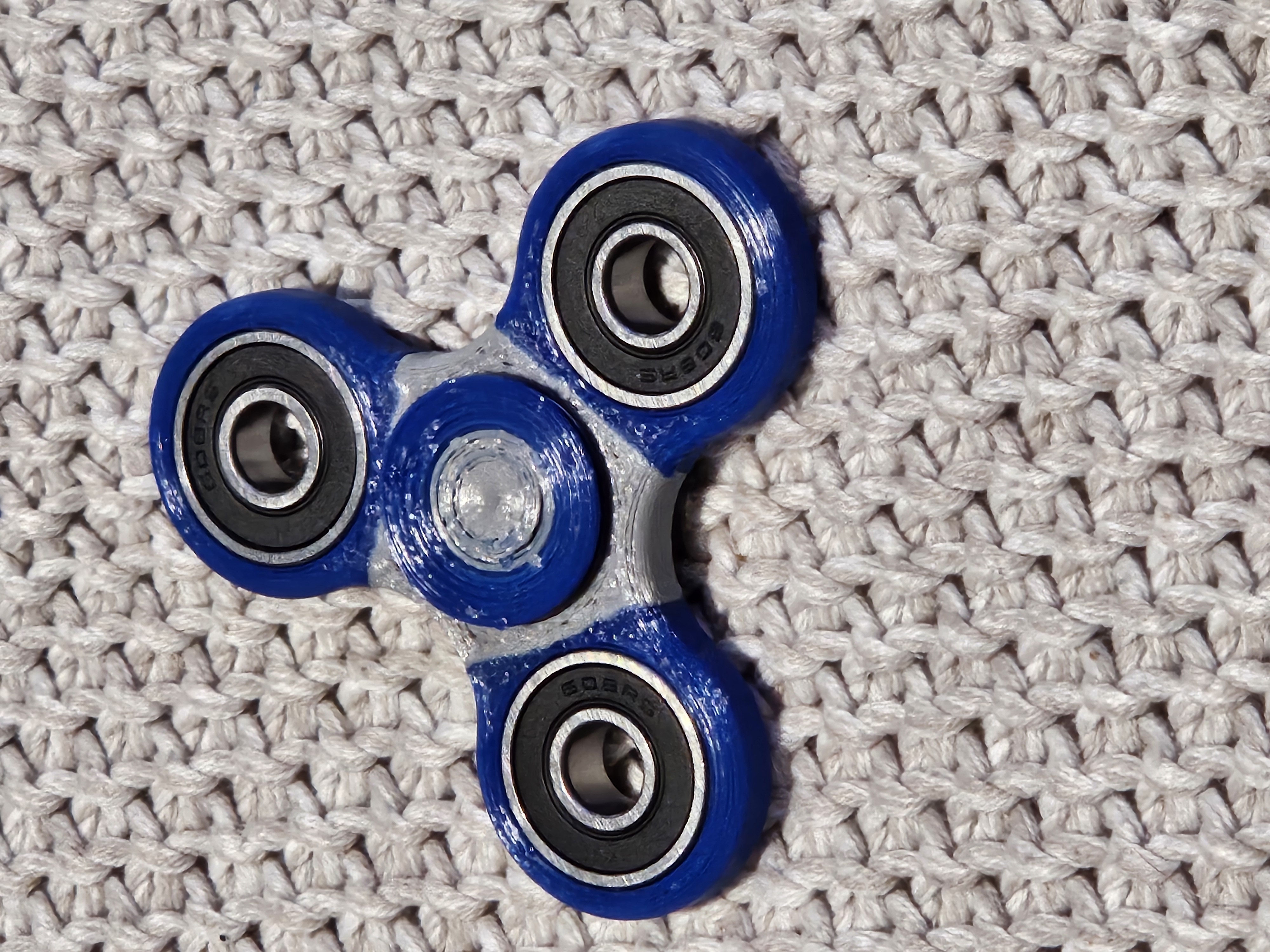 Dual color fidget spinner
