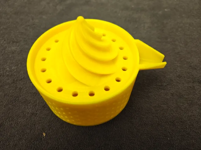 Lemon / Citrus Hand Squeezer — Reamer + Strainer Cap + Pour Spout