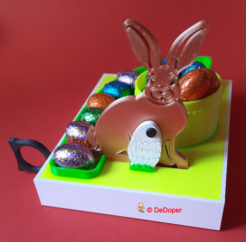 Interactive presentation tray for chocolate Easter eggs
