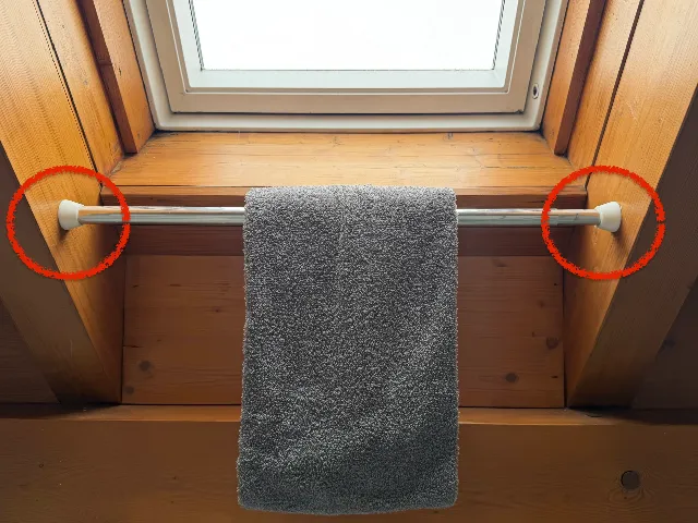 Replacement feet for a towel- or shower curtain rod