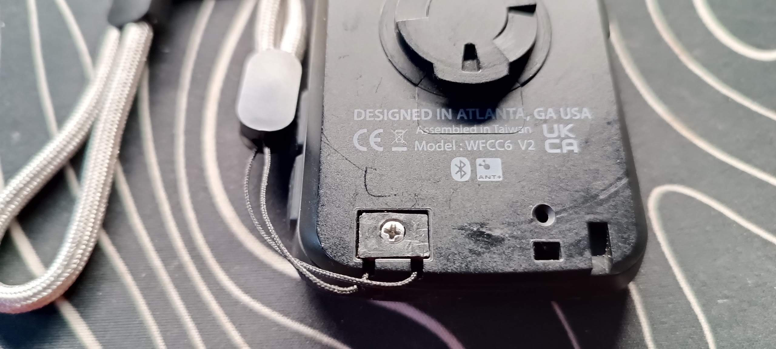 Wahoo Roam V2 safety lanyard mounting