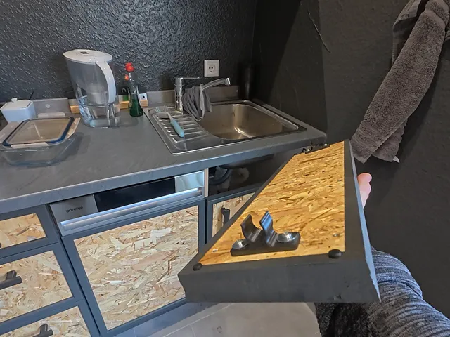 Kitchen Front Mounting Clip